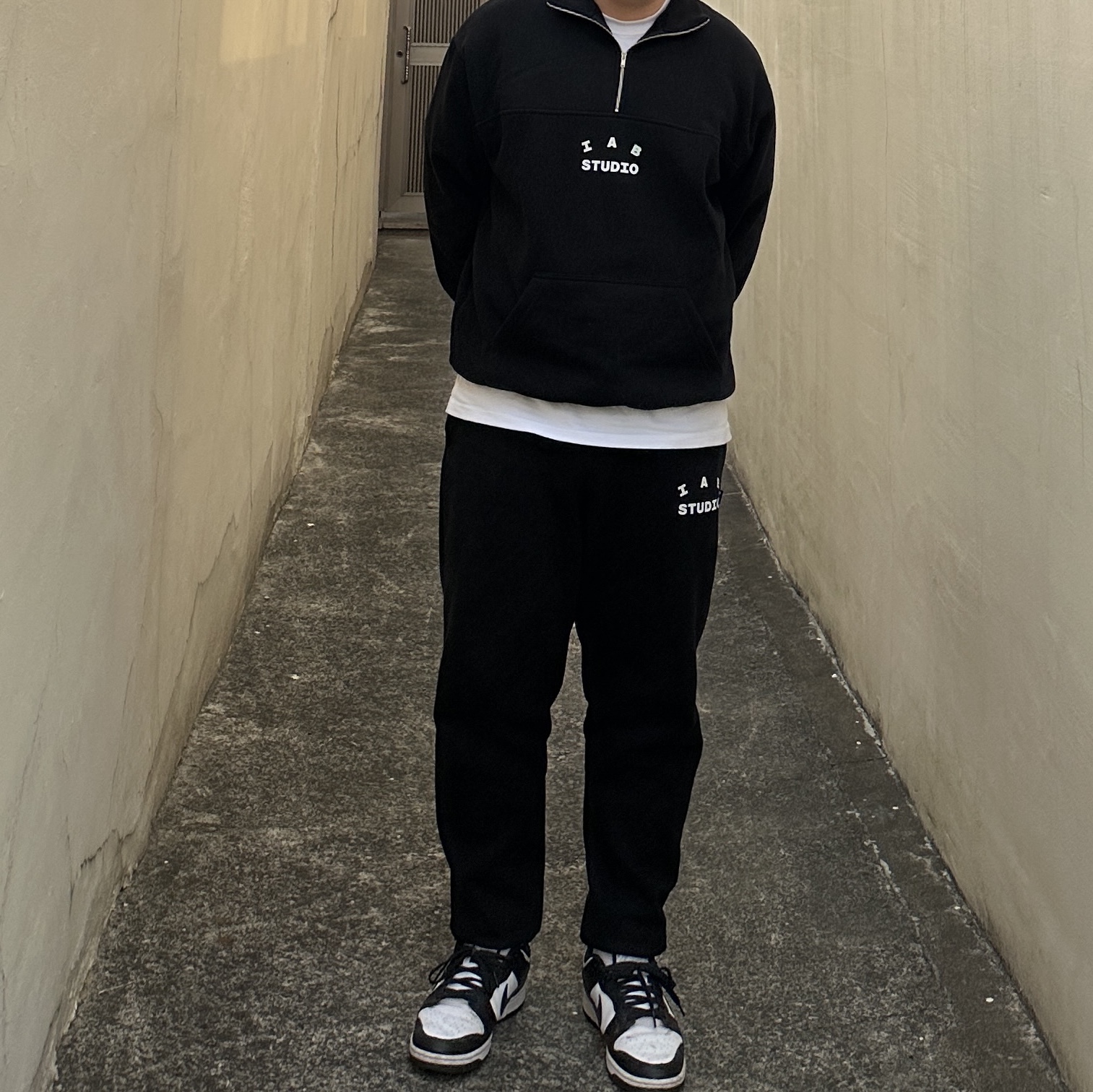 IAB Studio Half Zip-Up Black White, IAB Studio Sweatpants Black White - 23SS 착용 스타일