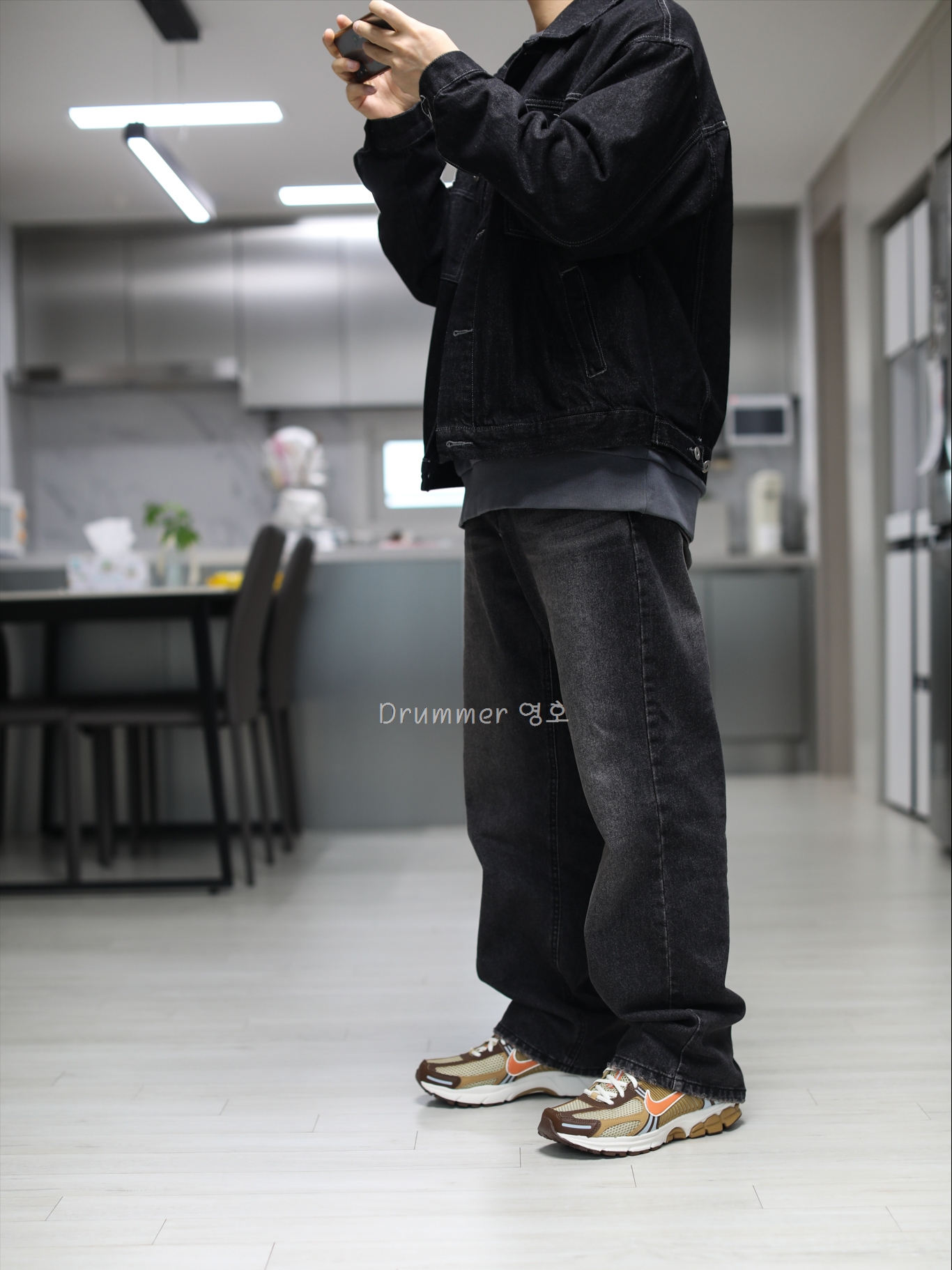 Nike Zoom Vomero 5 Wheat Grass and Cacao Wow 착용 스타일