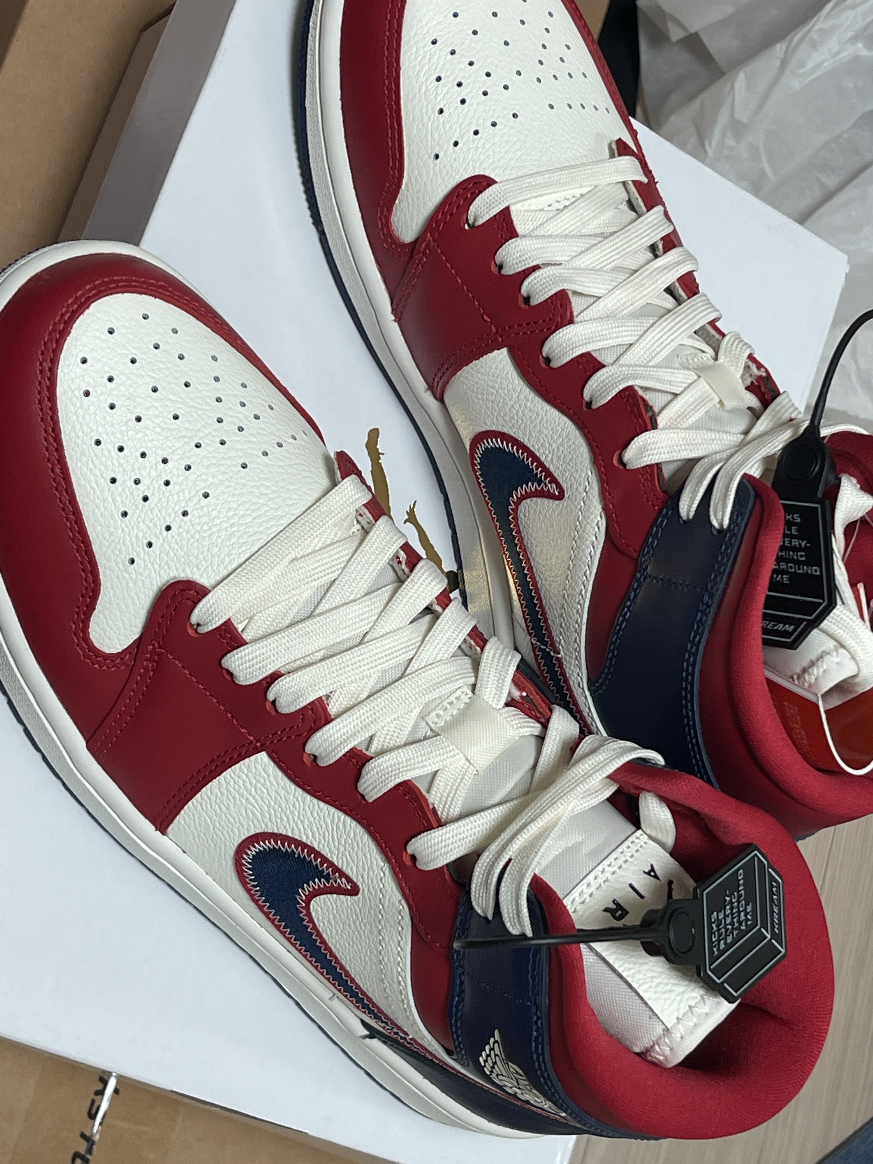 (W) Jordan 1 Mid SE Gym Red Midnight Navy 착용 스타일 - 2