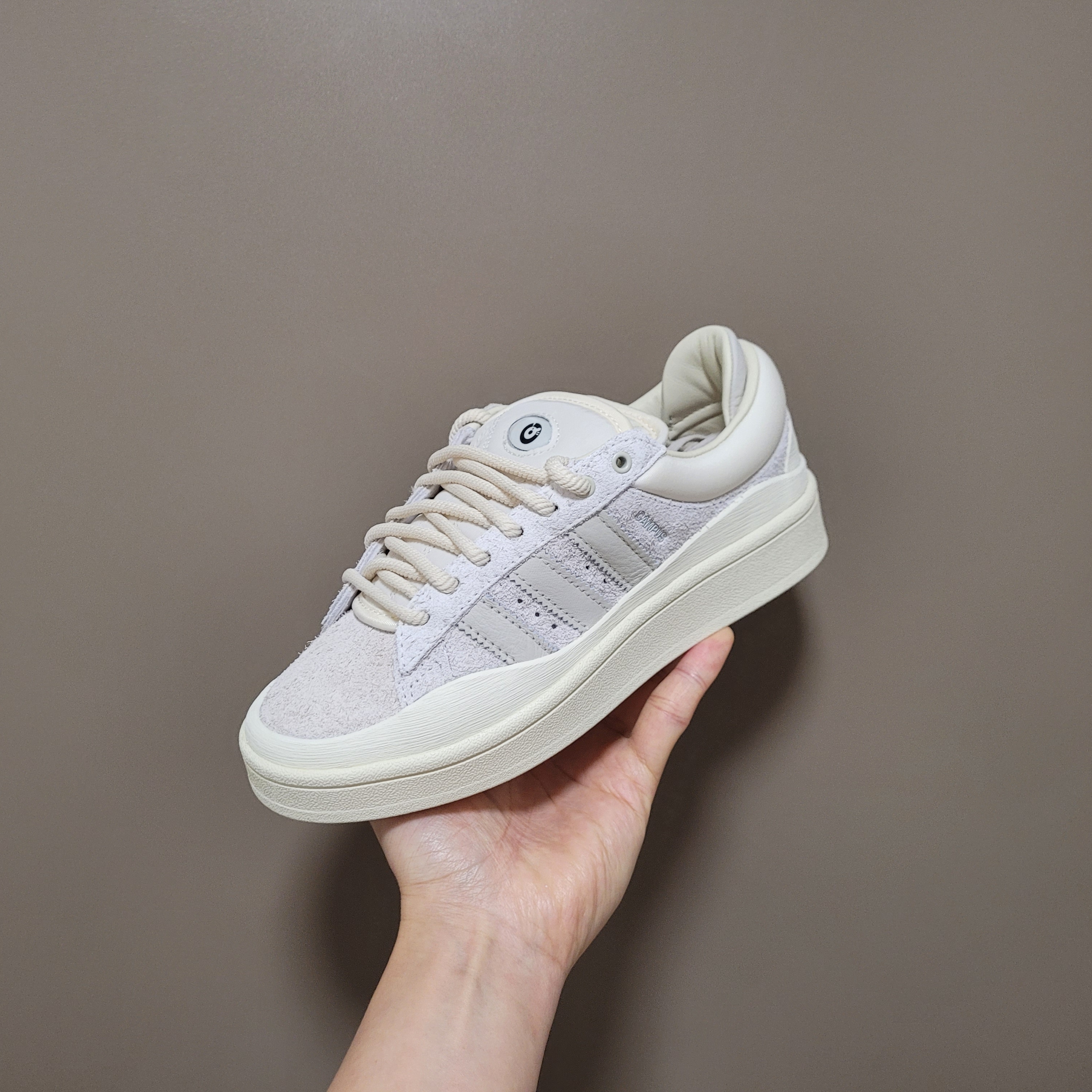 Adidas x Bad Bunny Campus Light Cloud White 착용 스타일 - 1