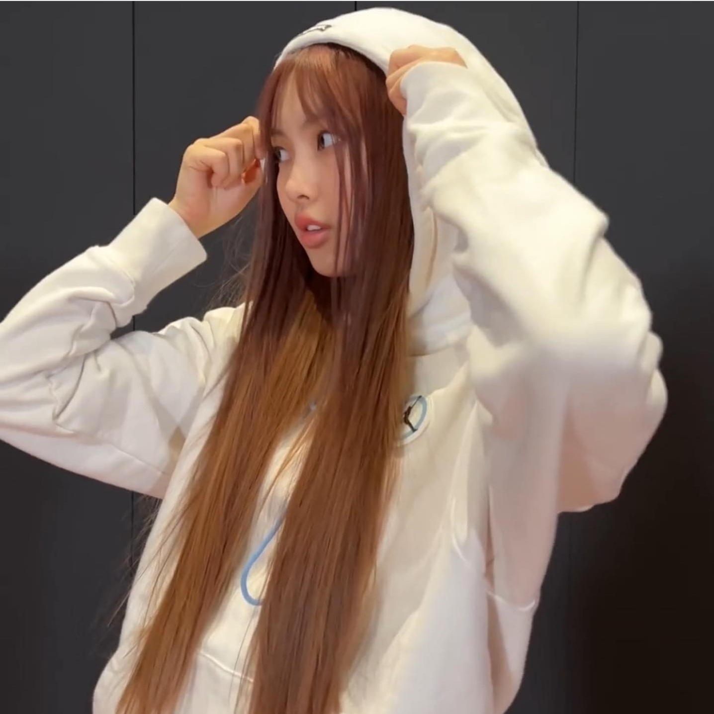 Jordan x DJ Khaled Hoodie Phantom - Asia, Nike Air Zoom Flight 95 Black and Valerian Blue 착용 스타일 - 2