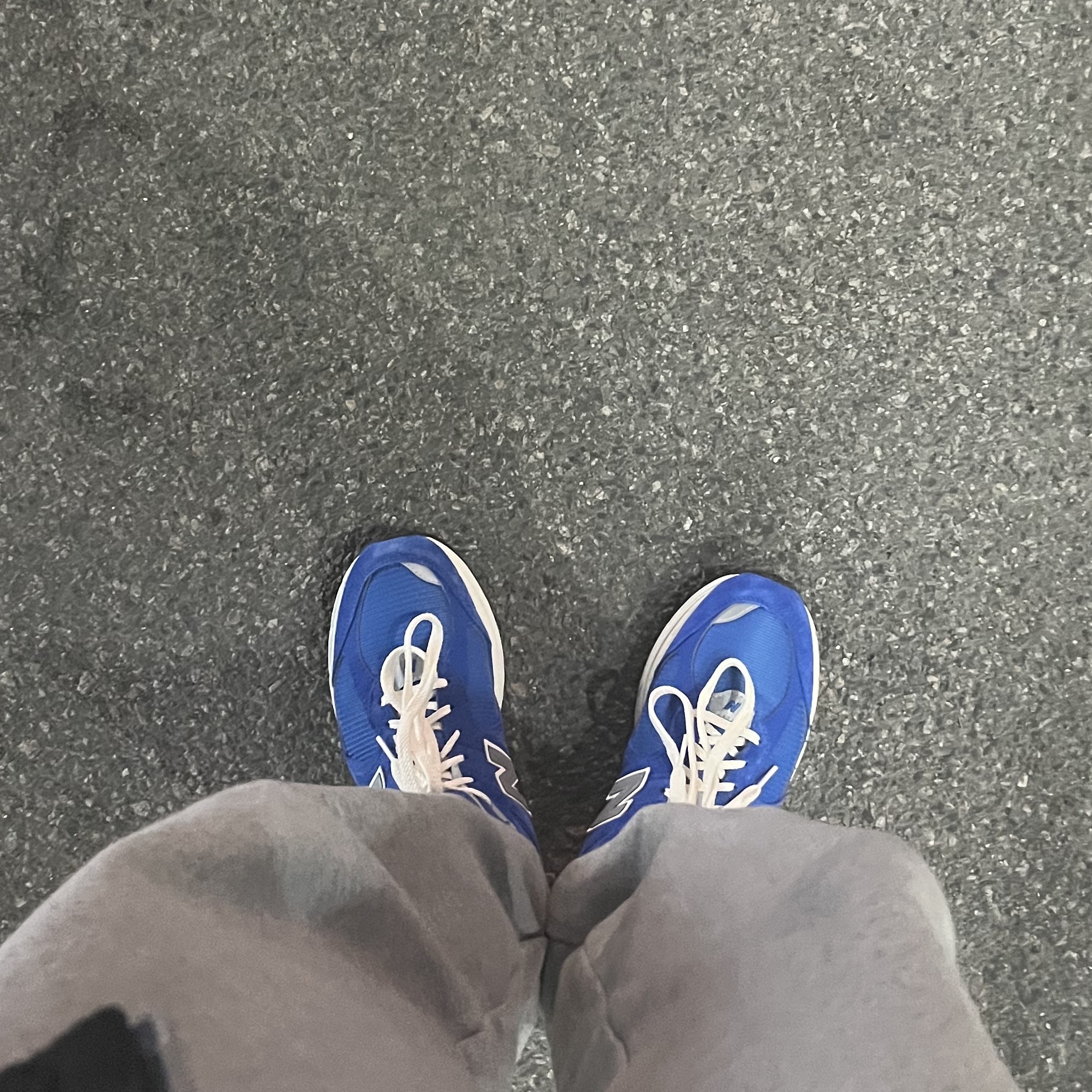 New Balance 2002R Sport Royal 착용 스타일