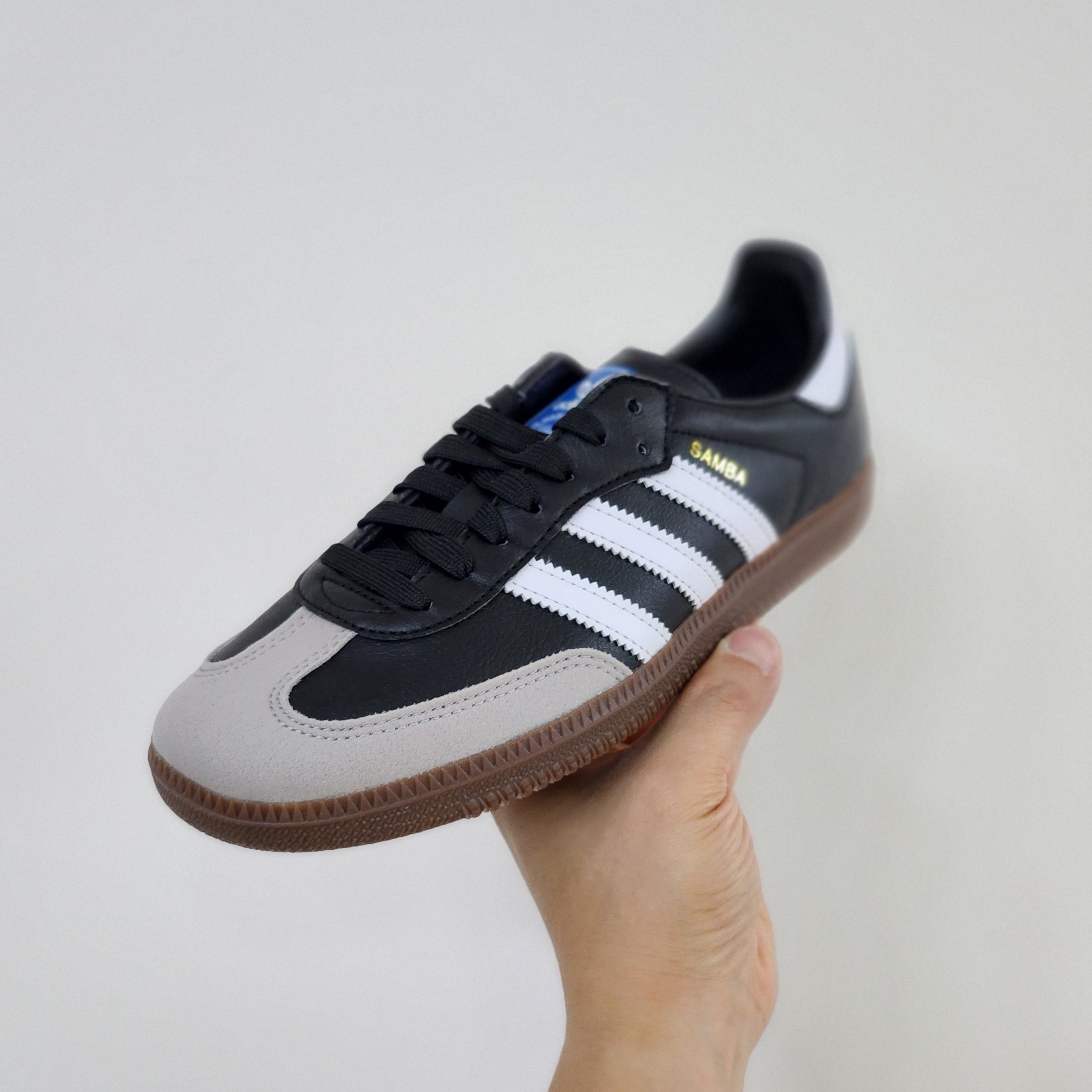 Adidas Samba Vegan Black White 착용 스타일 - 1