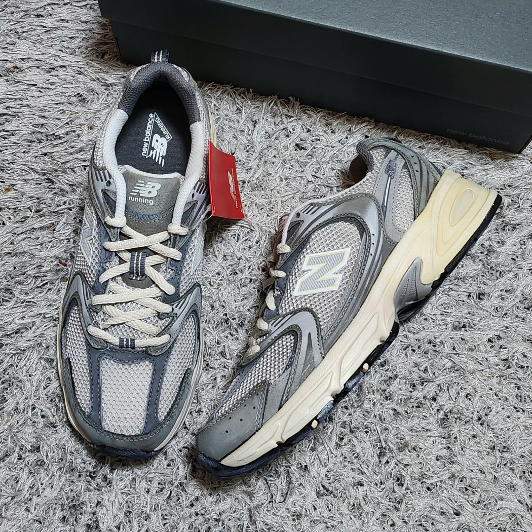 New Balance 530 Premium Vintage Grey Matter 착용 스타일