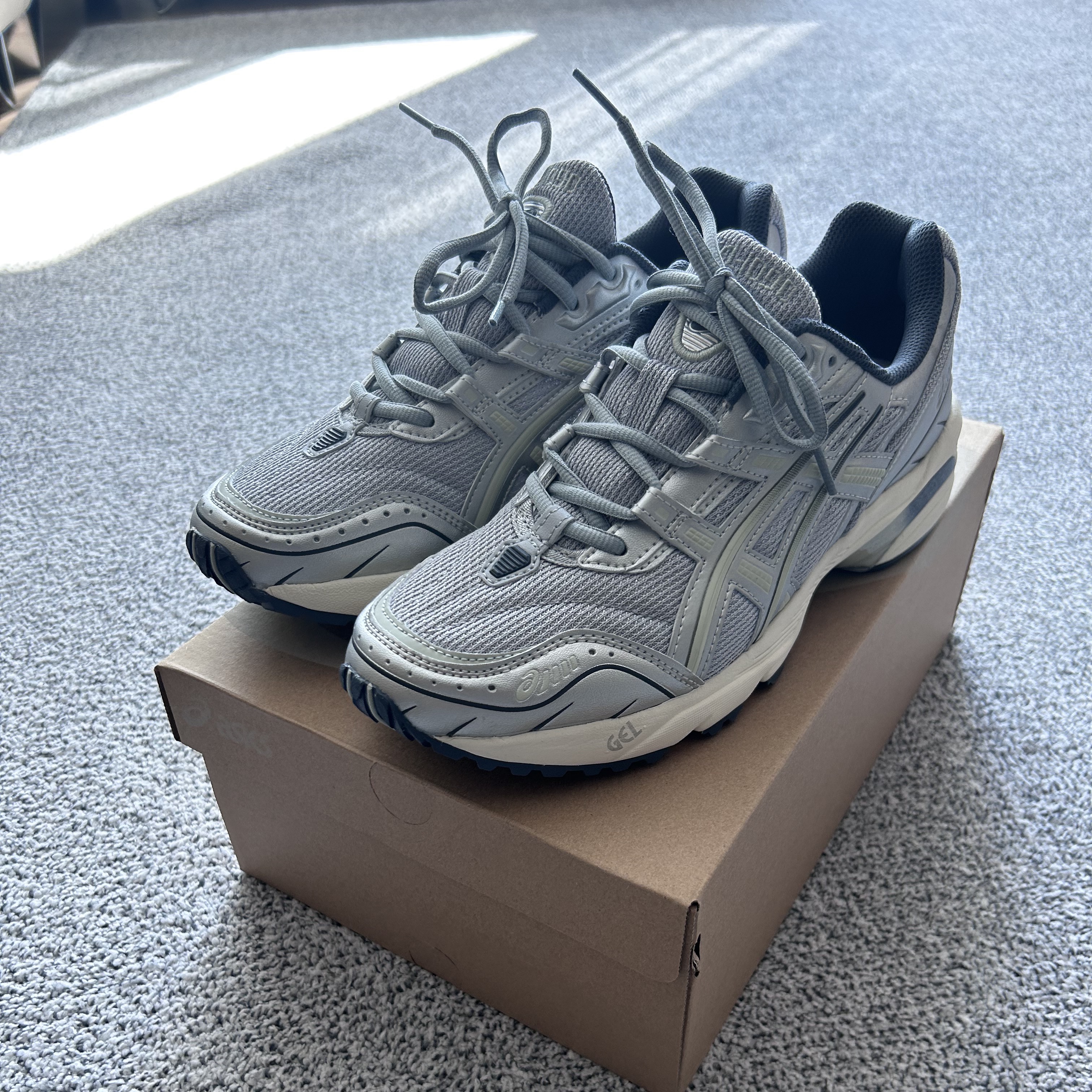 Asics Gel-1090 Piedmont Grey 착용 스타일 - 2