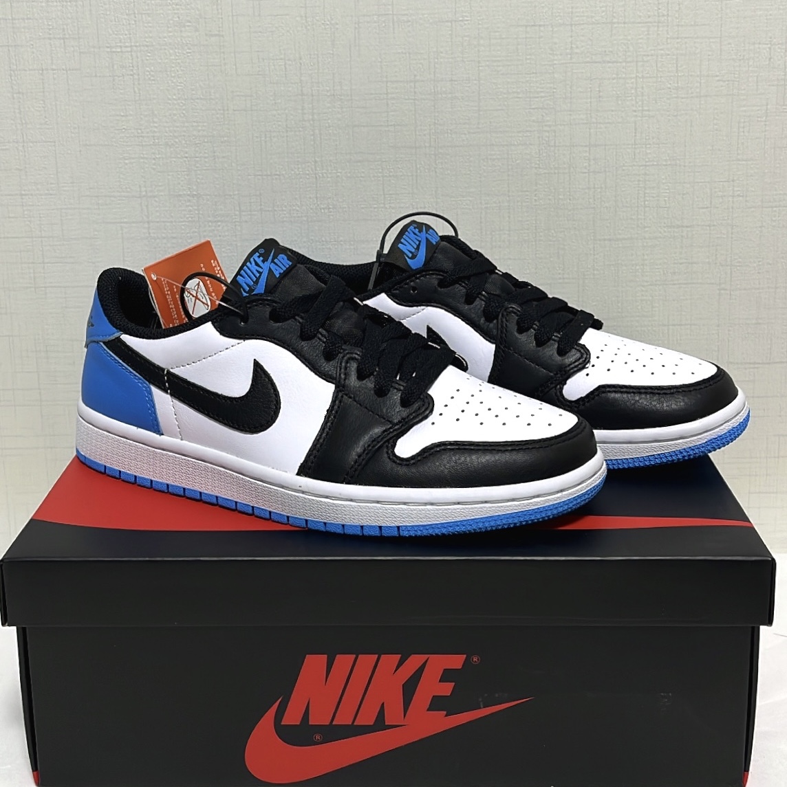(W) Jordan 1 Retro Low OG Black and Dark Powder Blue 착용 스타일
