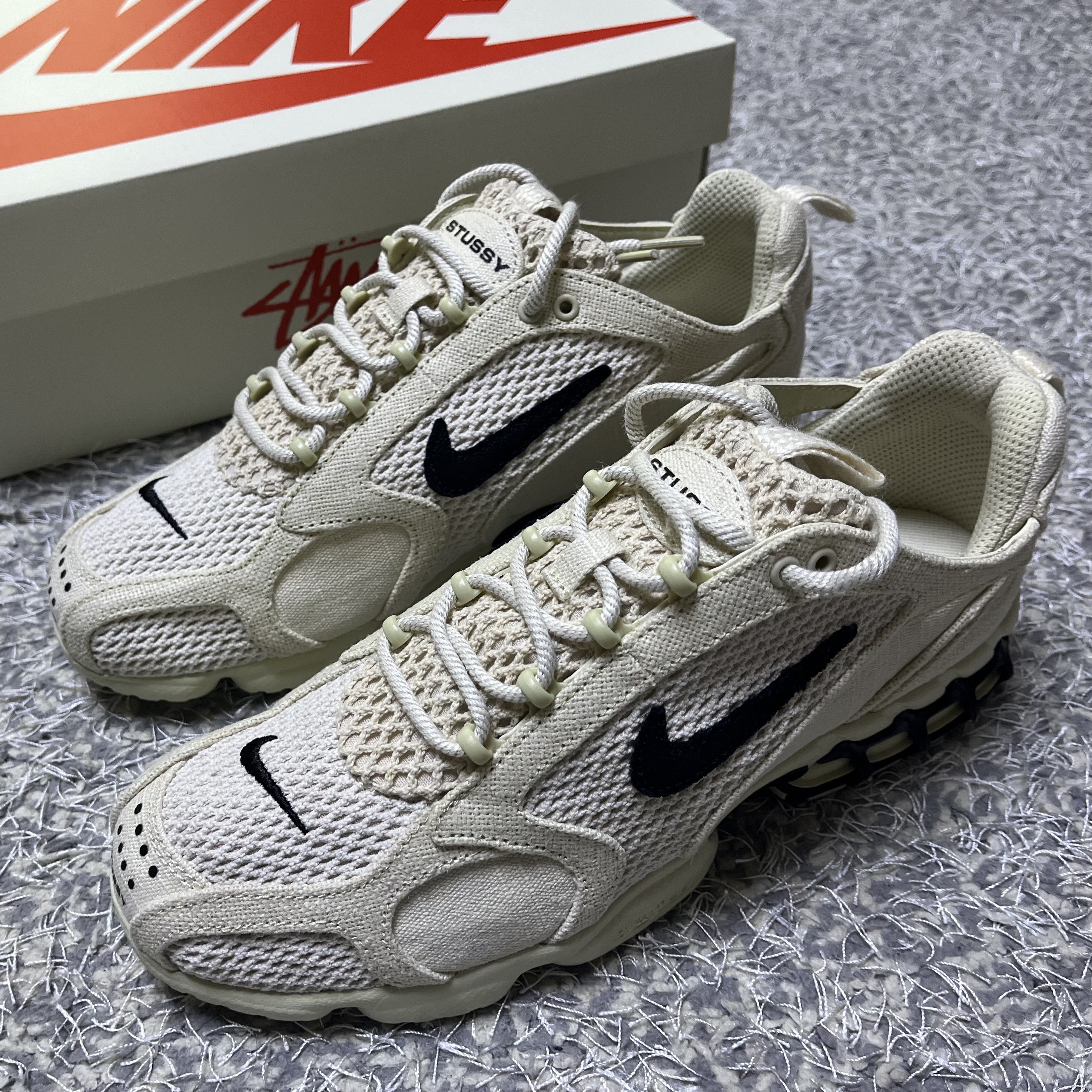 Nike x Stussy Air Zoom Spiridon Cage 2 Fossil 착용 스타일