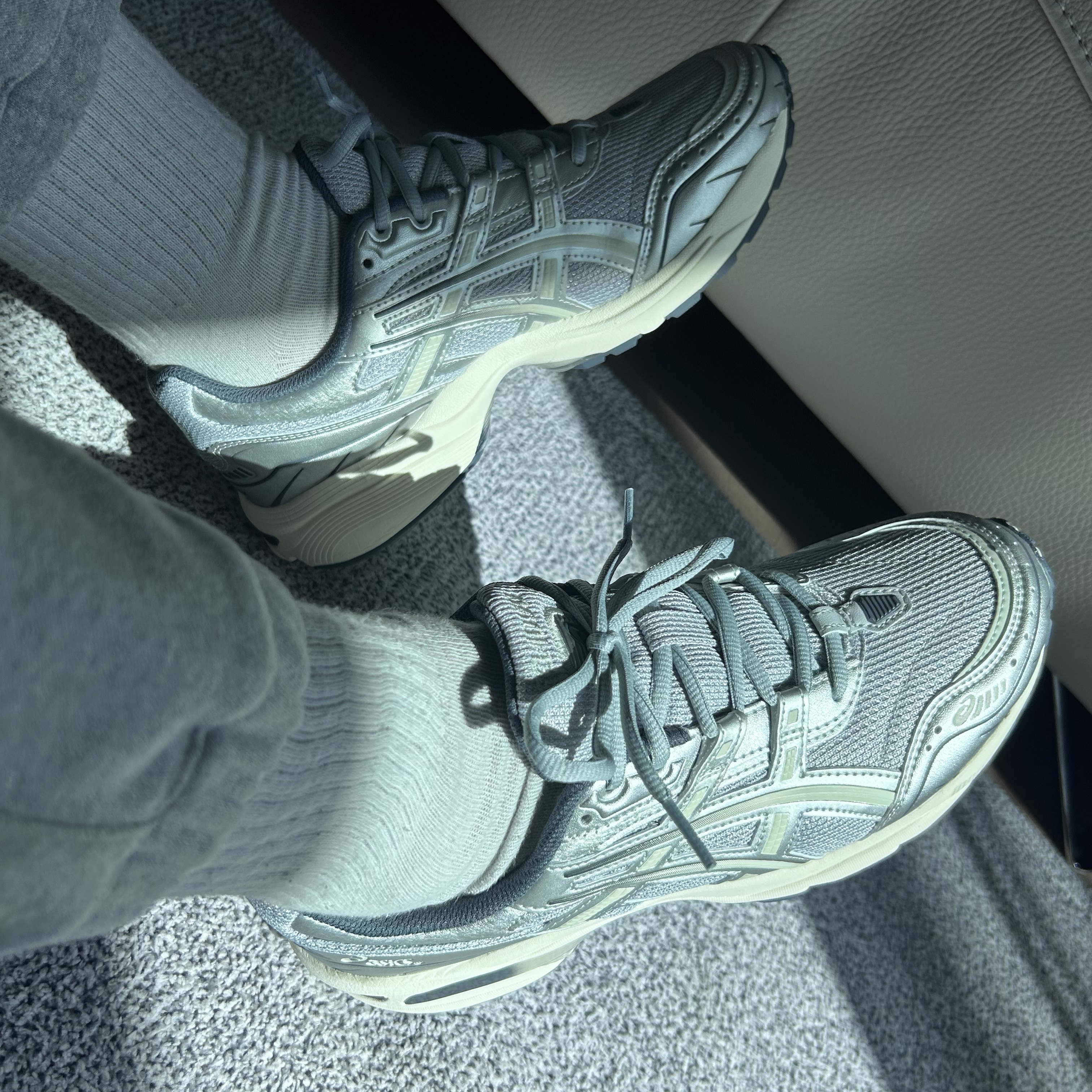 Asics Gel-1090 Piedmont Grey 착용 스타일 - 1