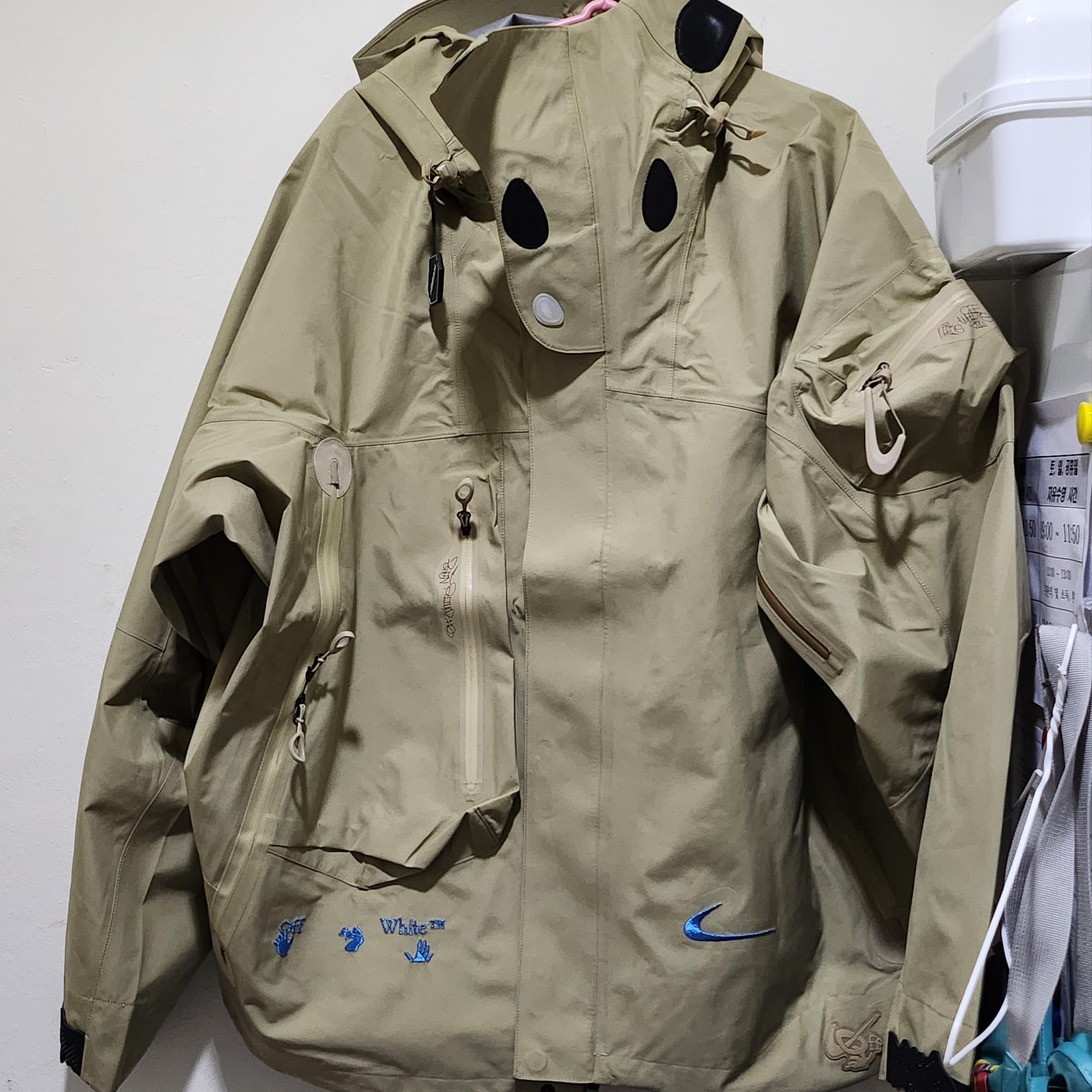 Nike x Off-White NRG Gore-Tex Jacket Khaki - Asia 착용 스타일