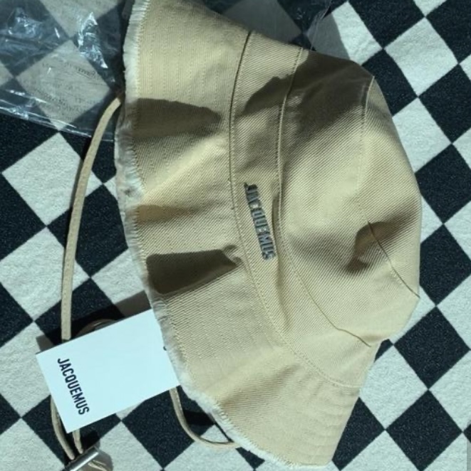 Jacquemus Le Bob Artichaut Bucket Hat Beige 착용 스타일