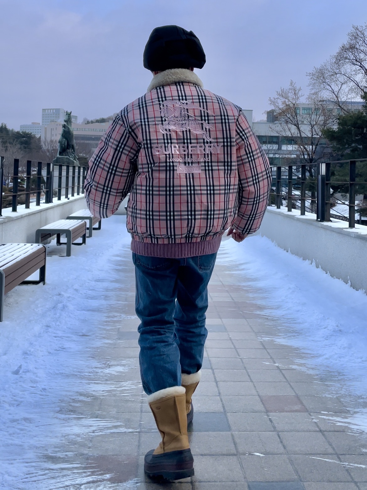 Supreme x Burberry Shearling Collar Down Puffer Jacket Pink - 22SS 착용 스타일