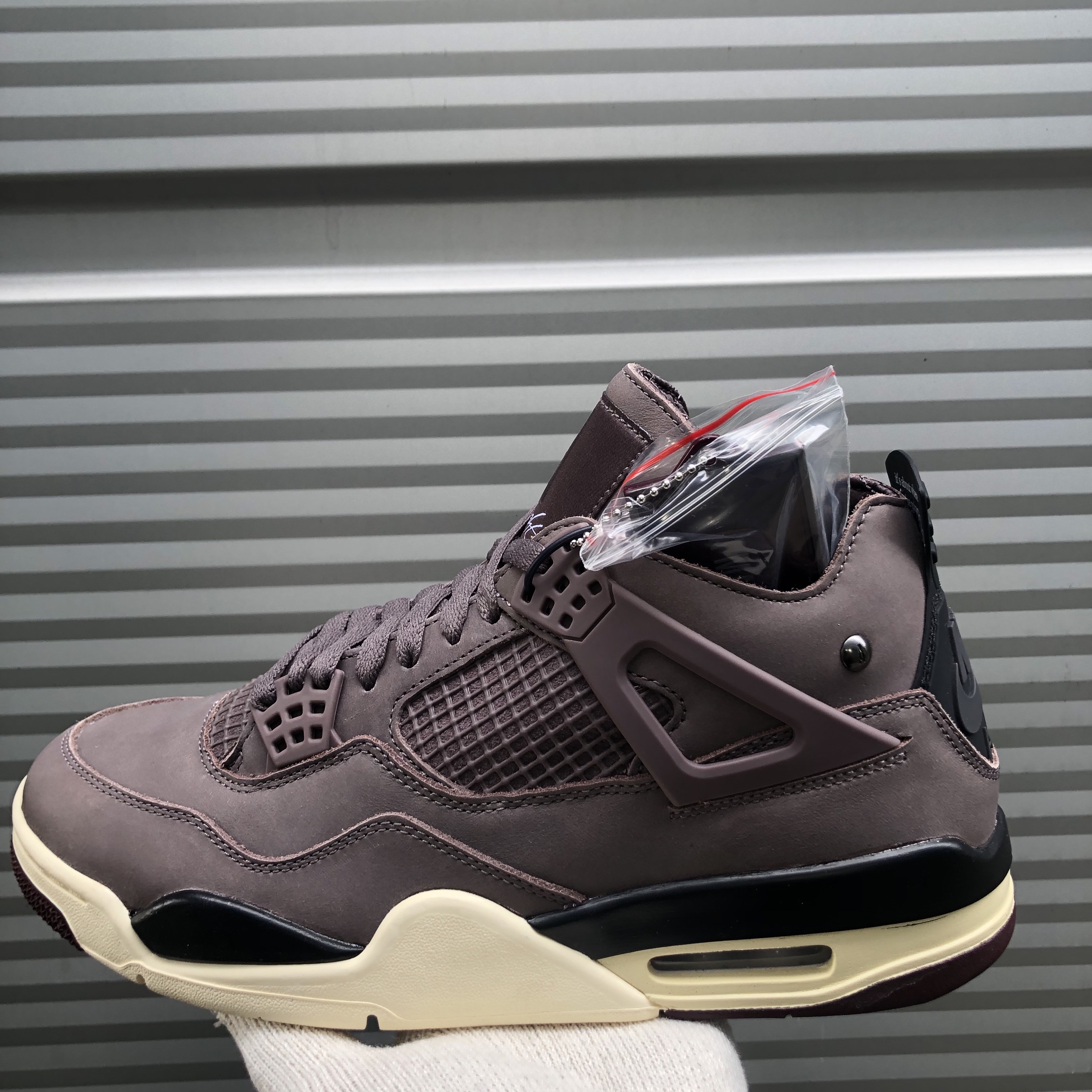 Jordan 4 x A Ma Maniere Retro Violet Ore 착용 스타일