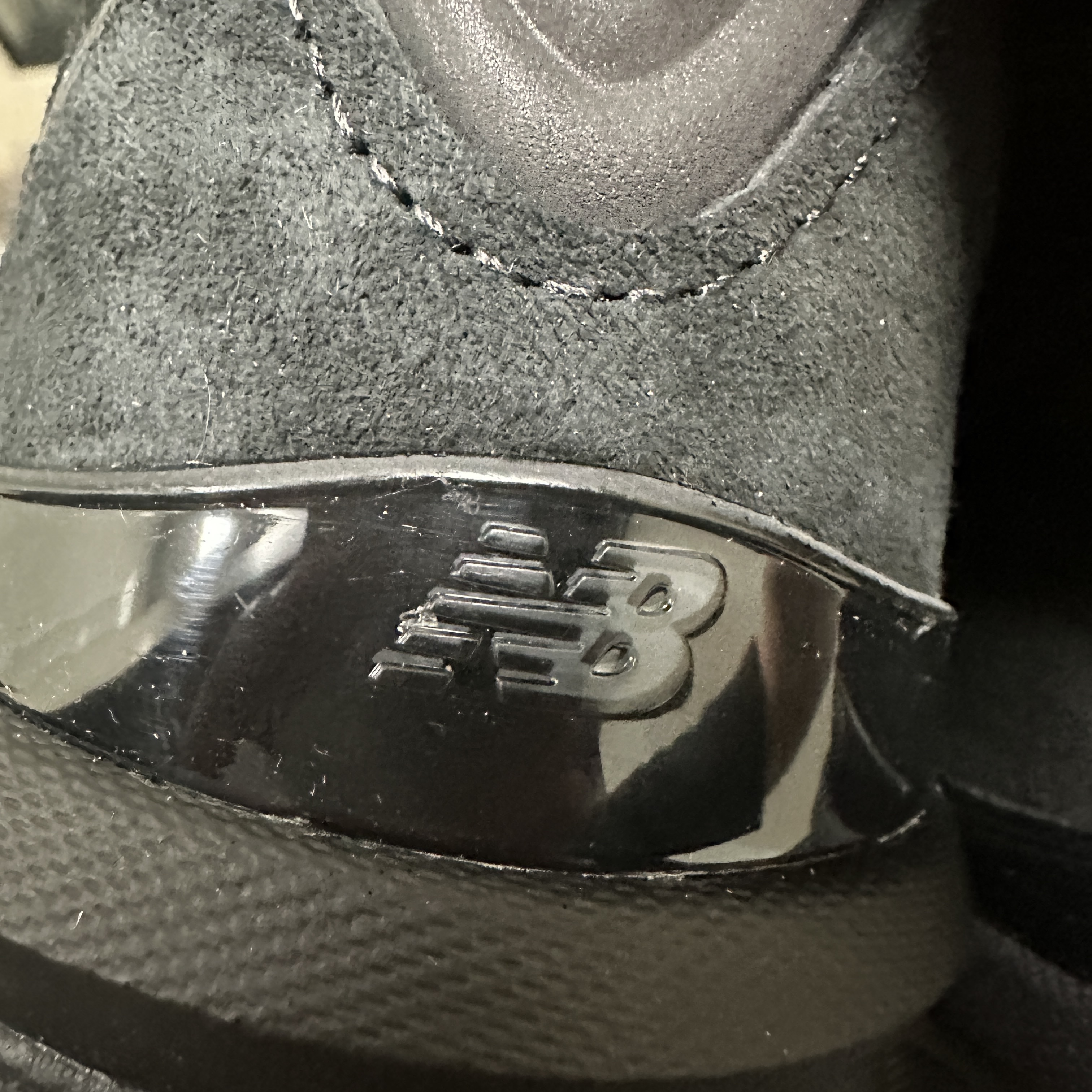 New Balance 990v5 Made in USA Triple Black - D Standard 착용 스타일 - 2