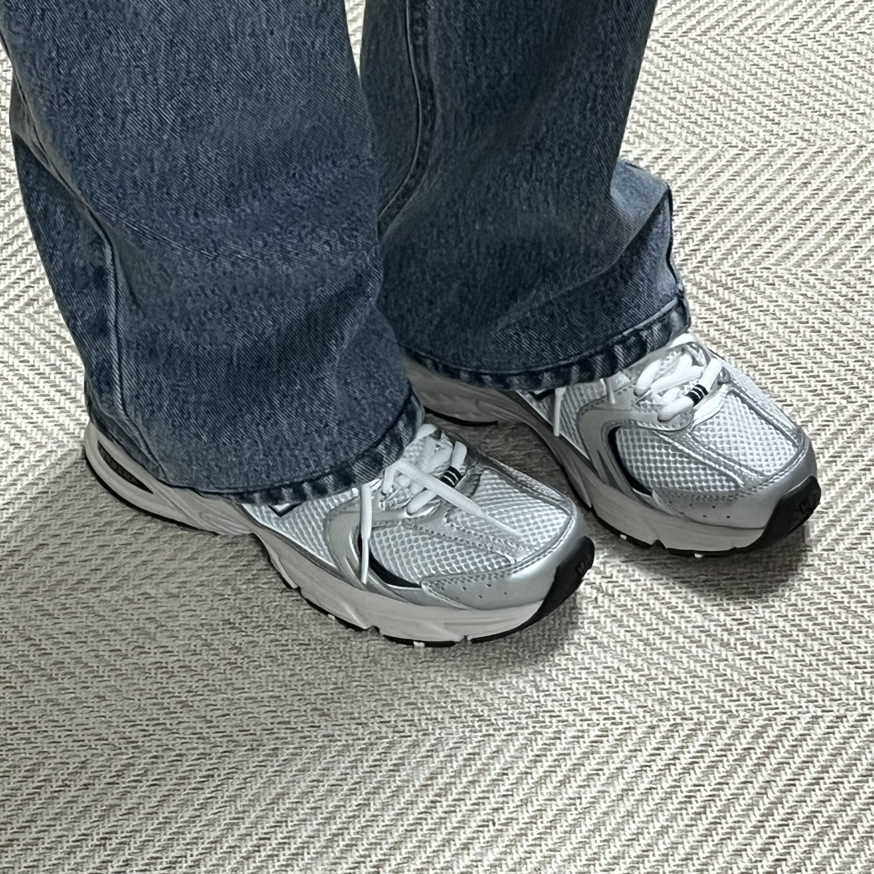 New Balance 530 Steel Grey 착용 스타일