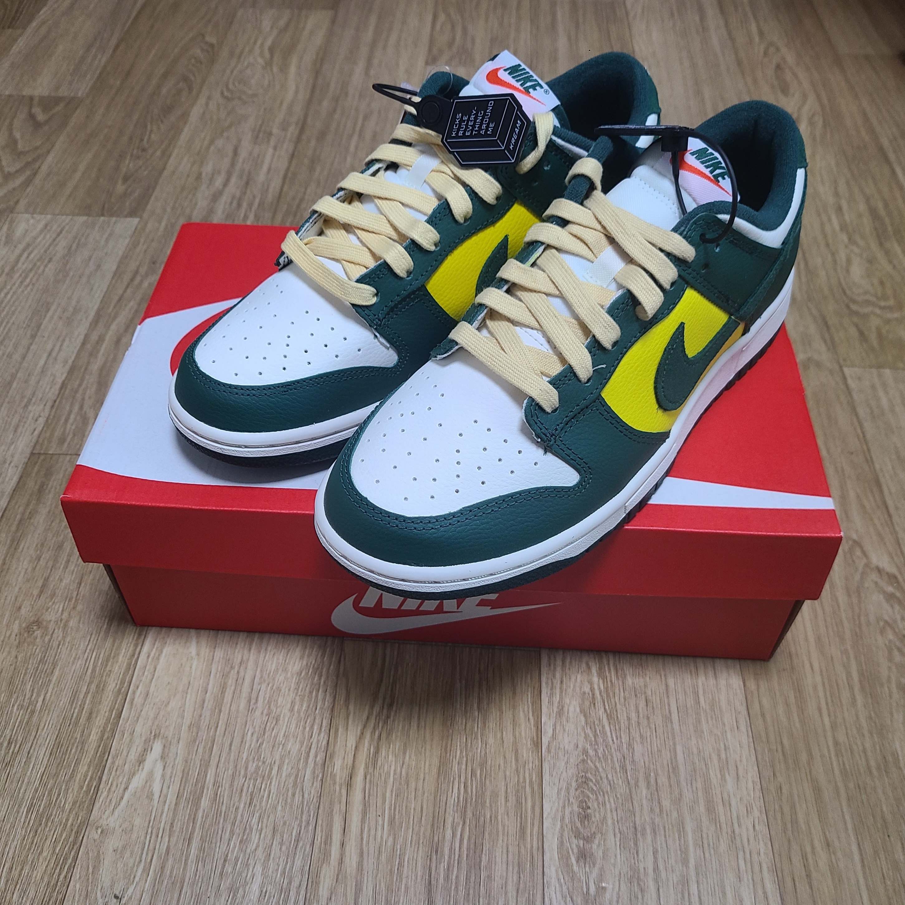 (W) Nike Dunk Low SE Opti Noble Green 착용 스타일 - 2