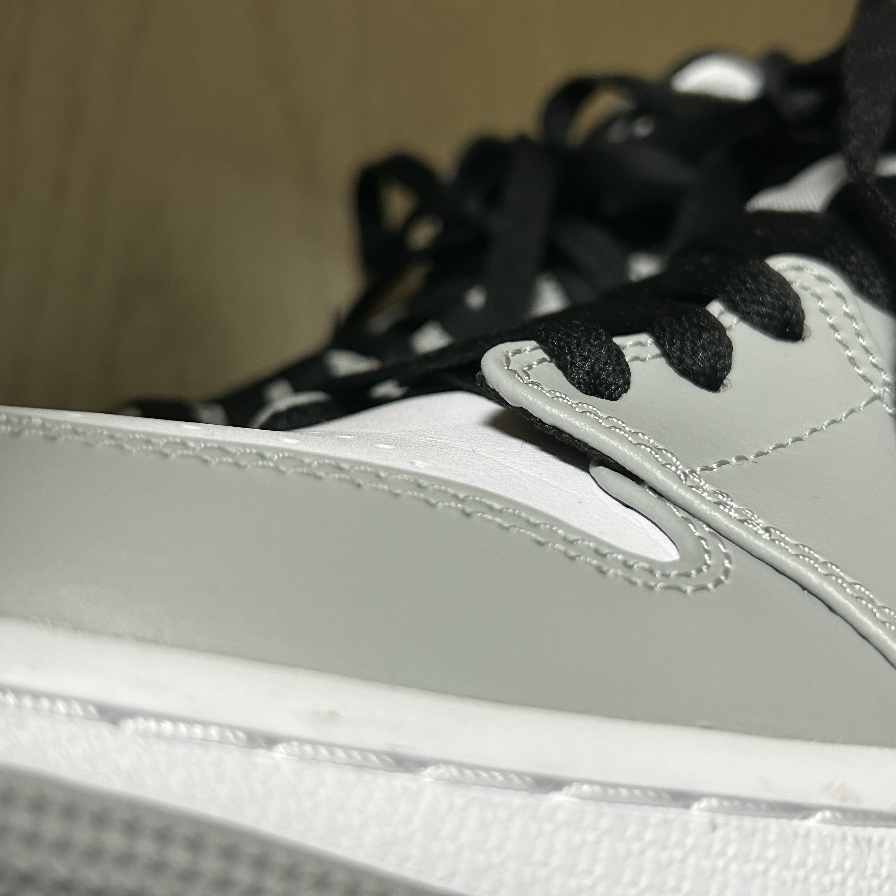 Jordan 1 Mid Light Smoke Grey 착용 스타일 - 1