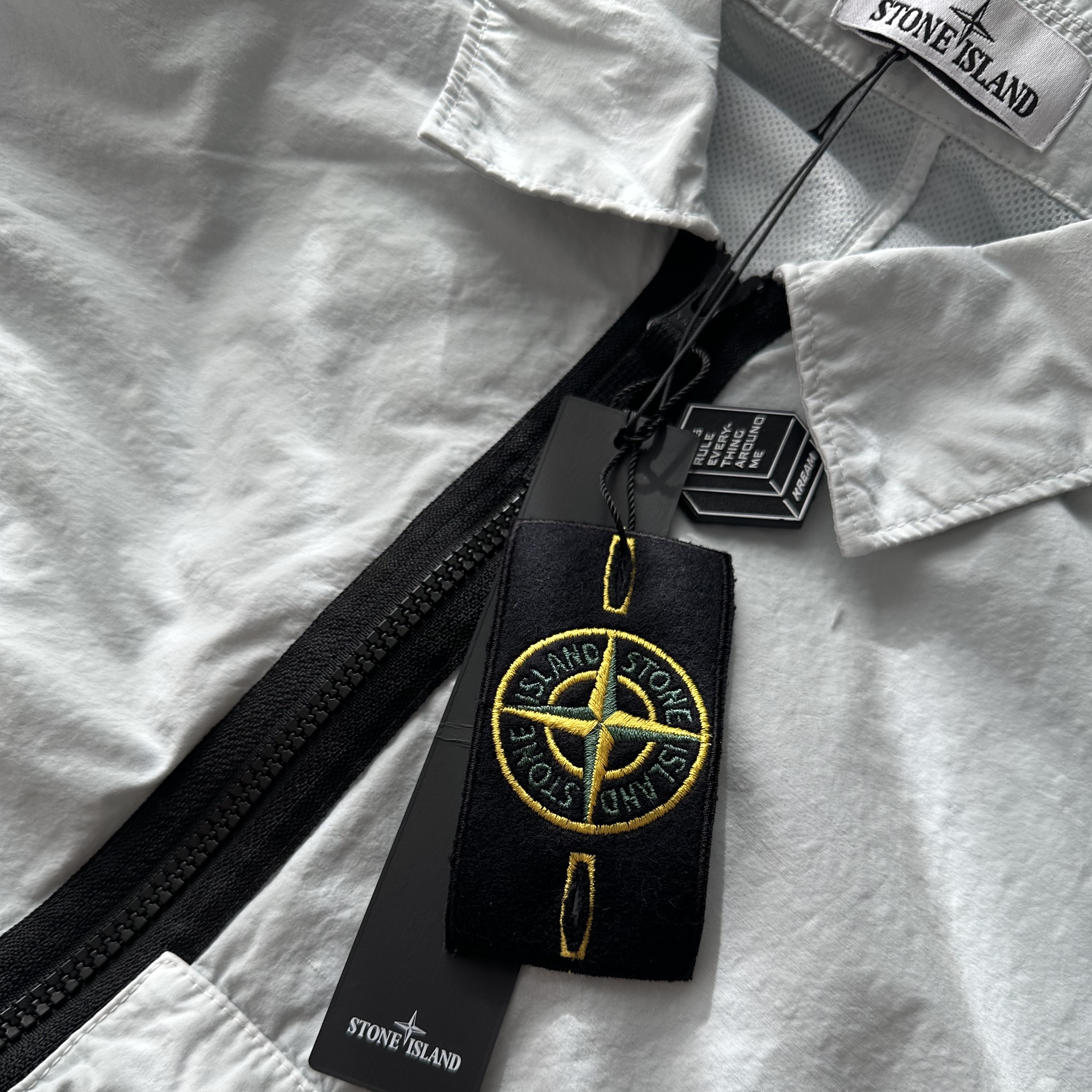 Stone Island 10303 Naslan Light Garment Dyed Overshirt Light Grey - 22FW 착용 스타일