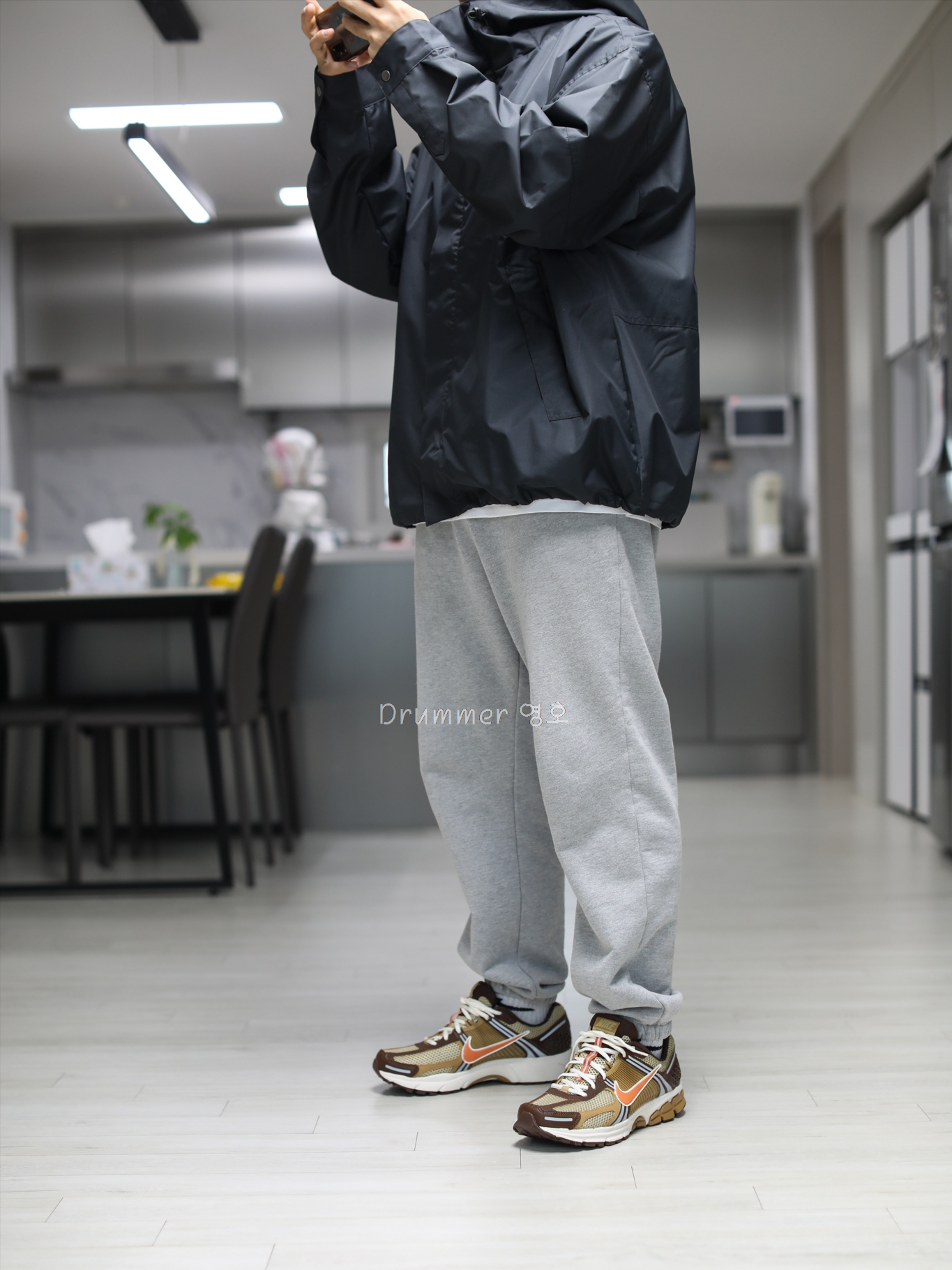 Nike Zoom Vomero 5 Wheat Grass and Cacao Wow 착용 스타일