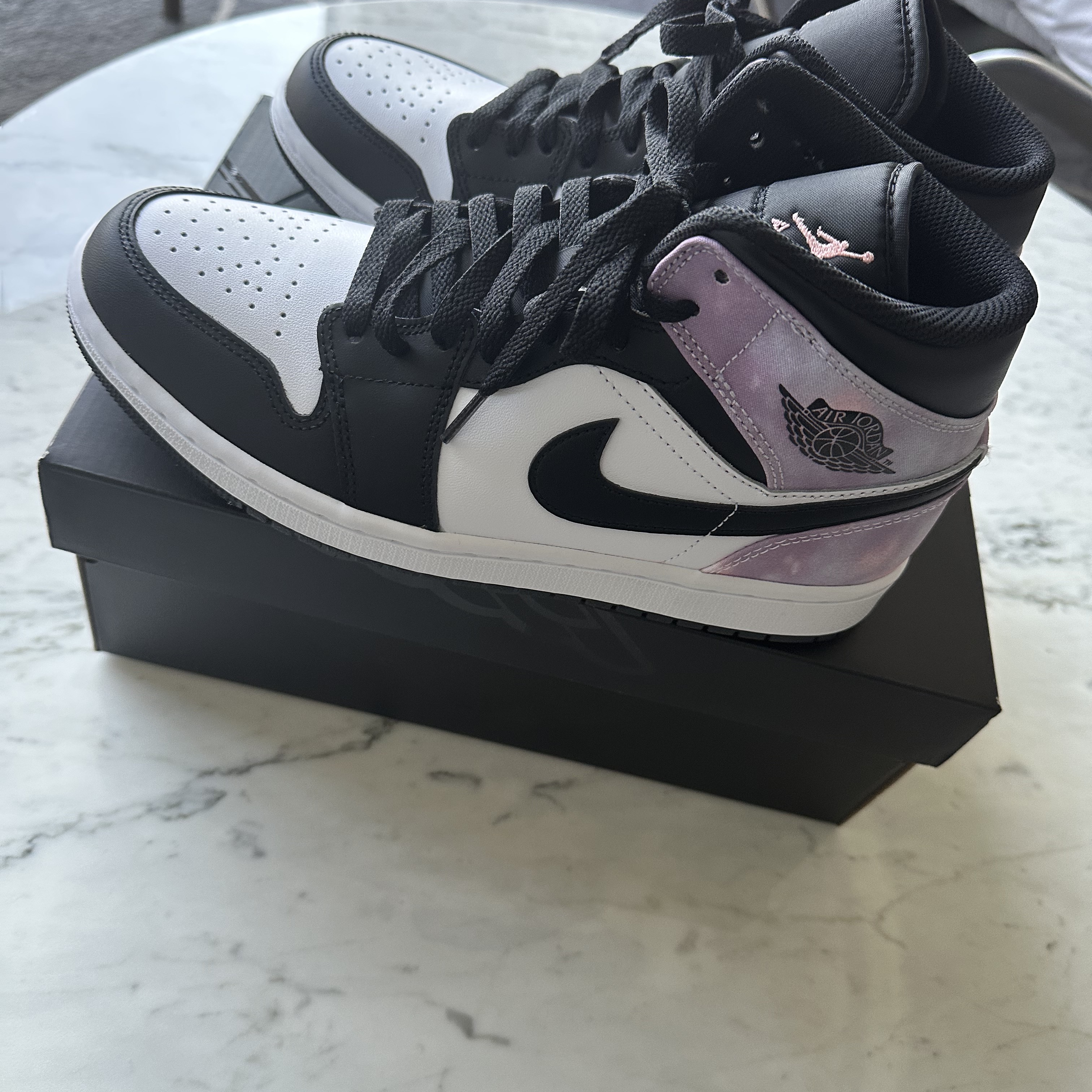 Jordan 1 Mid White Black Tie-Dye 착용 스타일