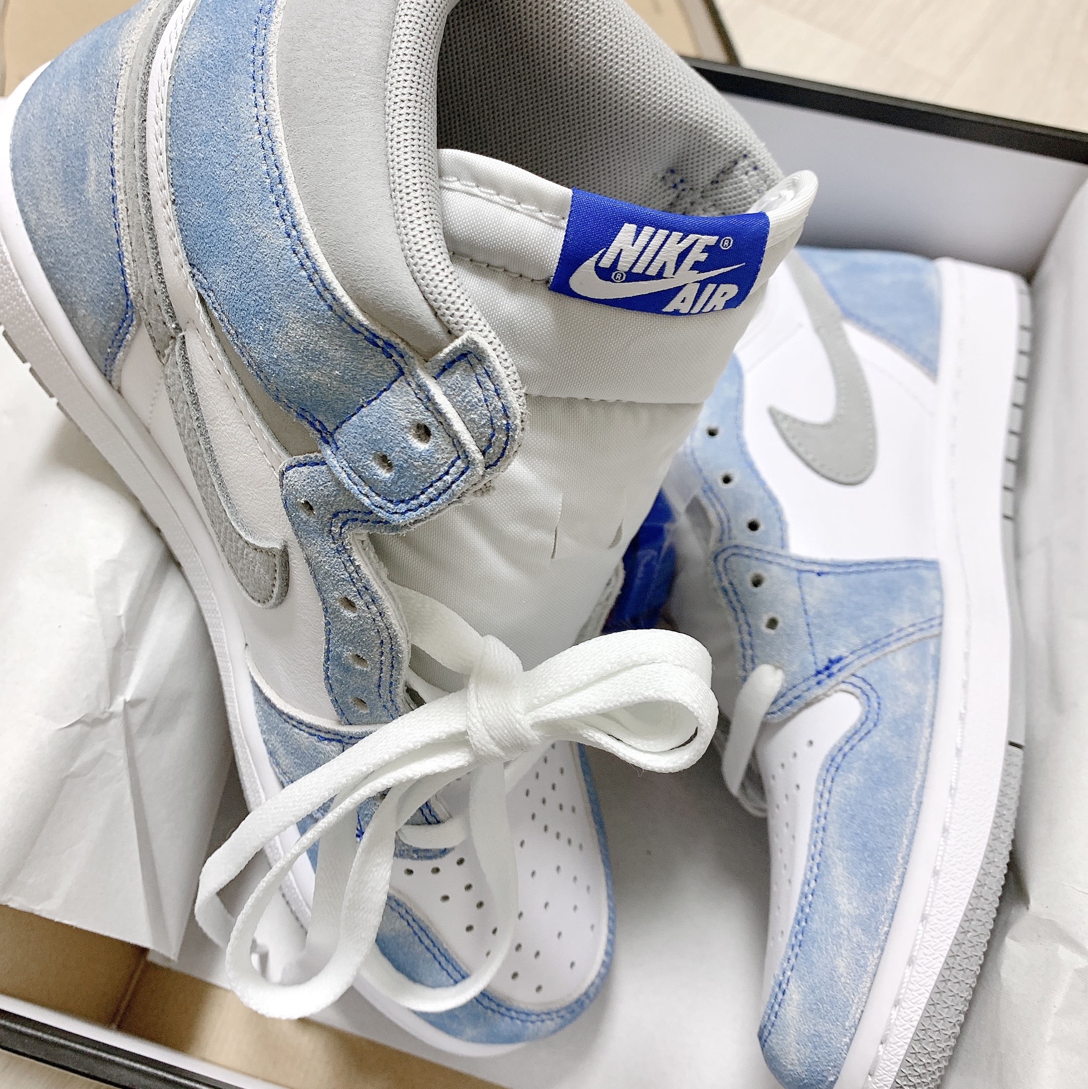 Jordan 1 Retro High OG Hyper Royal 착용 스타일