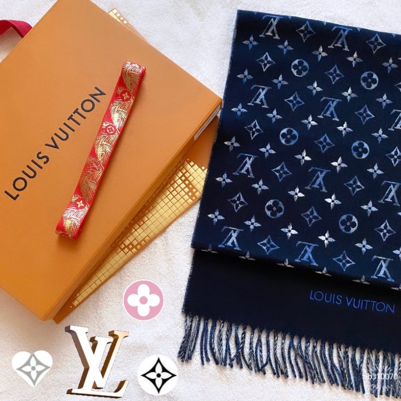 Louis Vuitton Monogram Gradient Tartan City Muffler Blue 착용 스타일 - 3