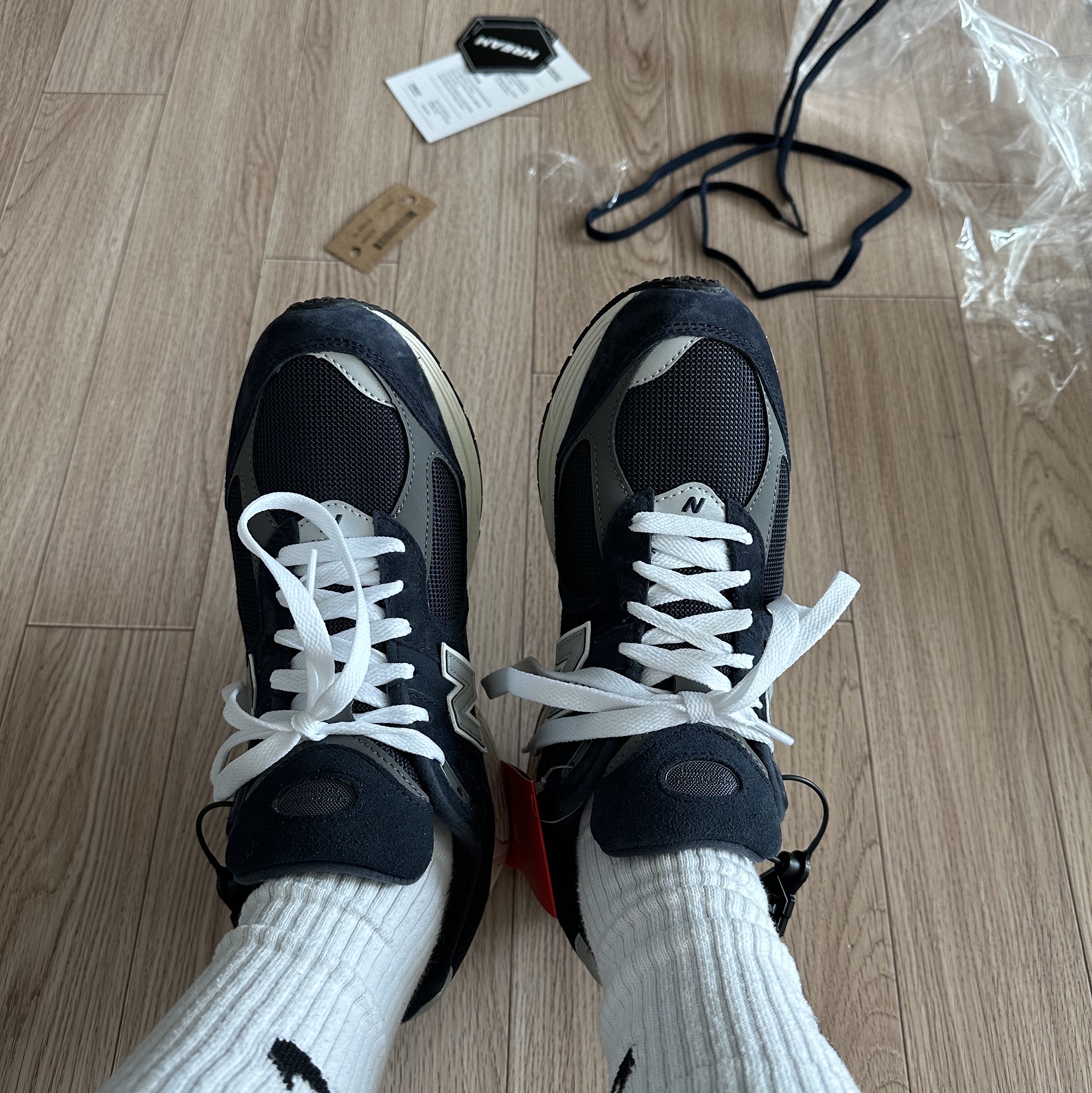 New Balance 2002R Eclipse Castlerock 착용 스타일