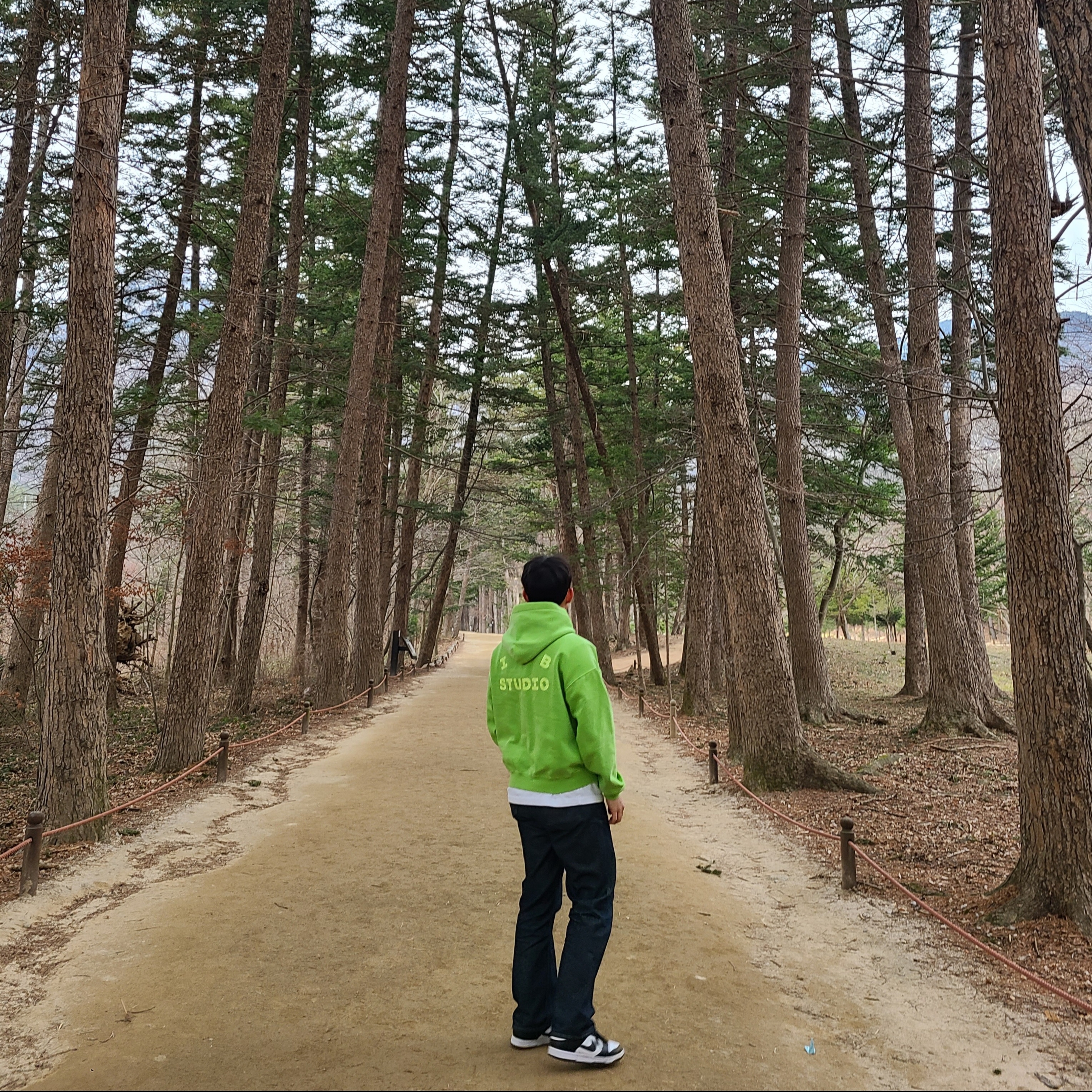 IAB Studio Pigment Hoodie & Sack Apple Green 착용 스타일