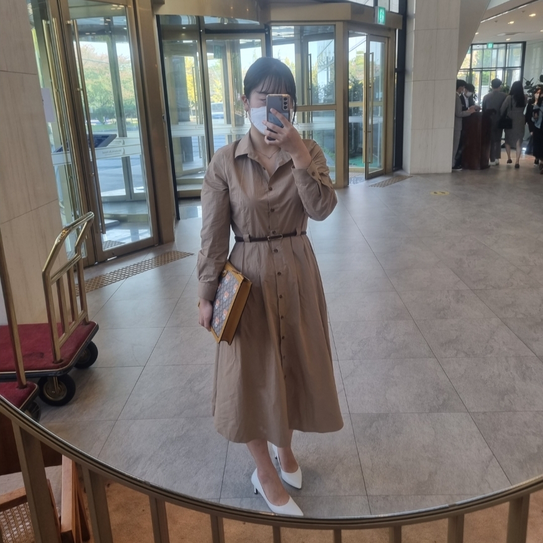 Gucci x Kai Pouch Beige 착용 스타일 - 3