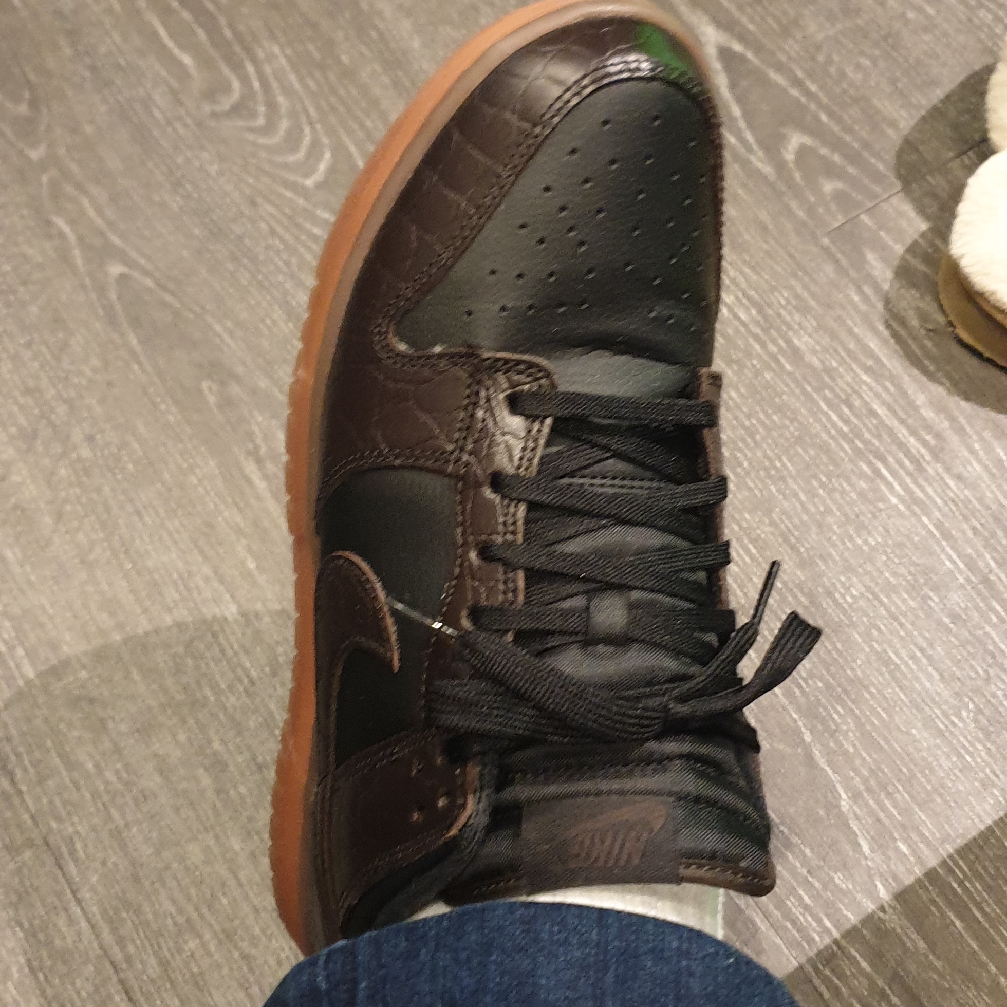 Nike Dunk Low SE Velvet Brown and Black 착용 스타일