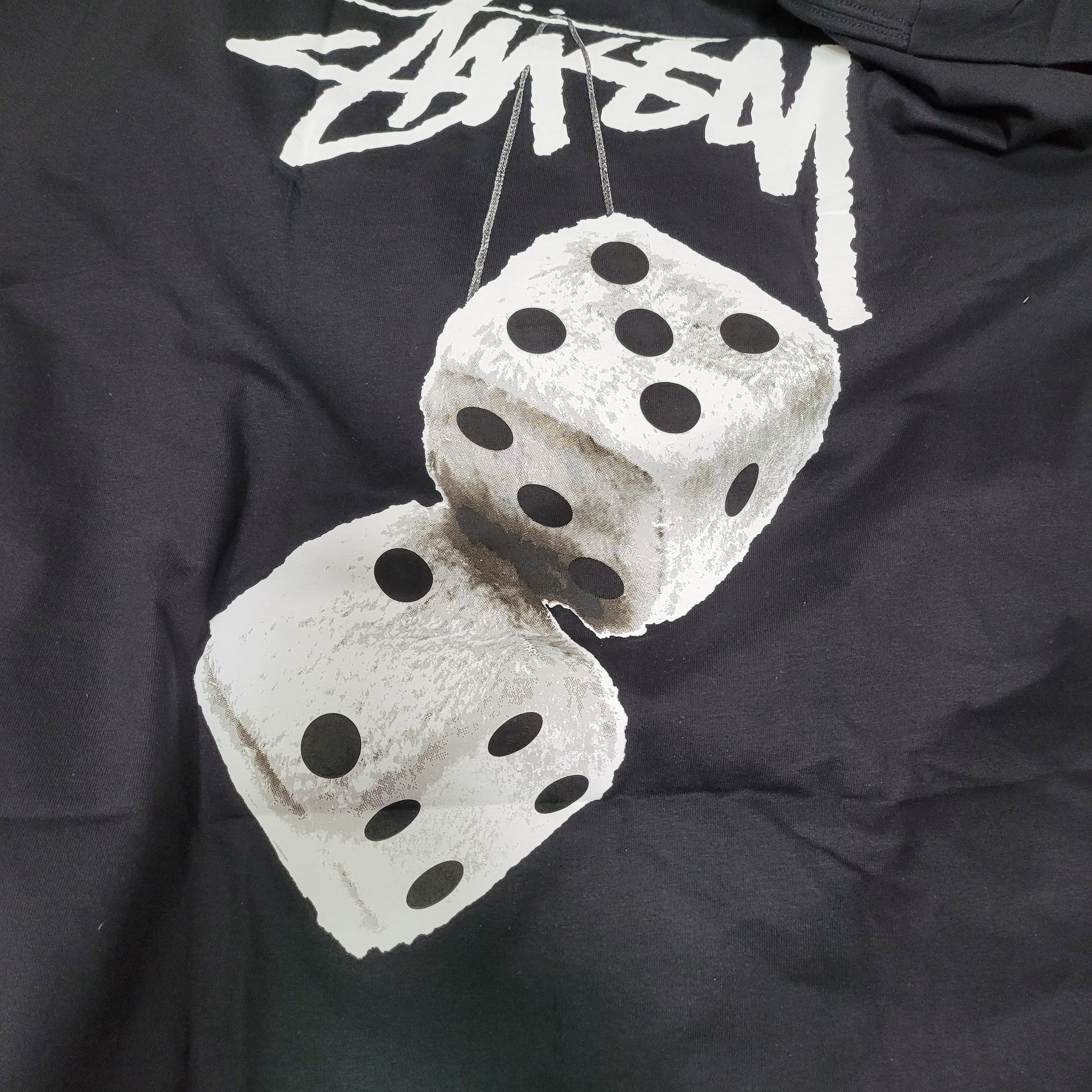 Stussy Withered Flower T-Shirt Black, Stussy Fuzzy Dice T-Shirt Black 착용 스타일 - 3