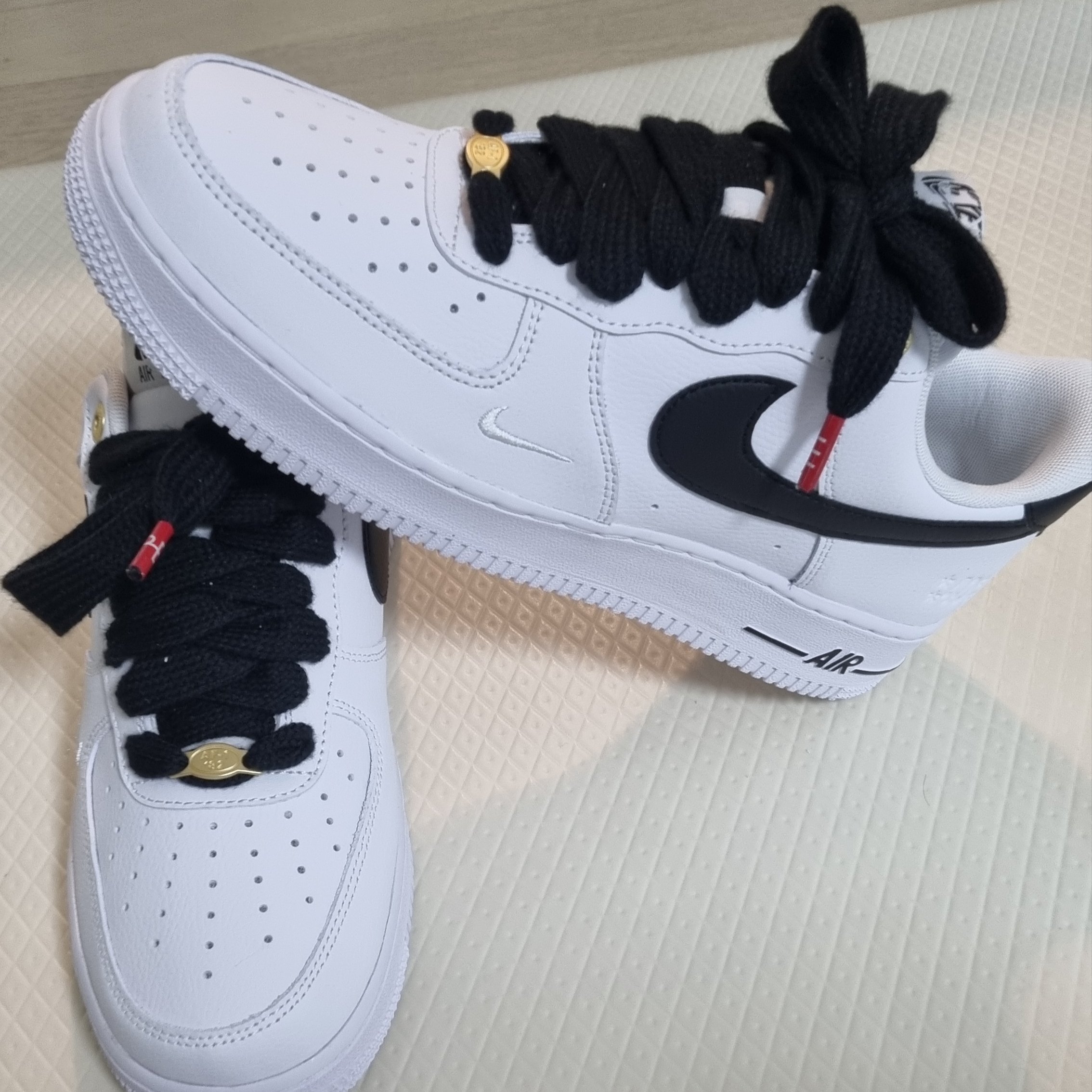 Nike Air Force 1 '07 LV8 40th Anniversary Join Forces White Black 착용 스타일