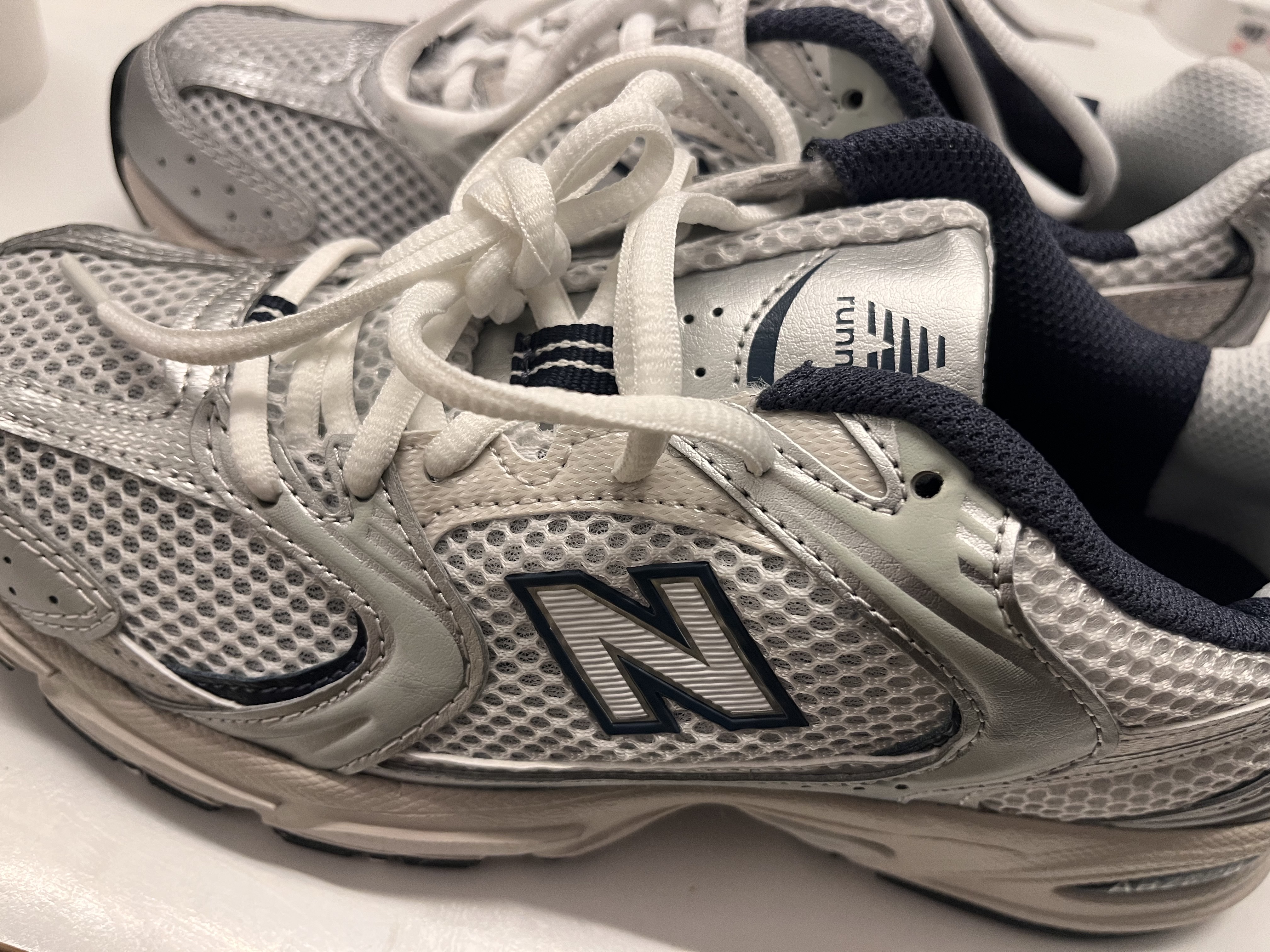 New Balance 530 Steel Grey 착용 스타일