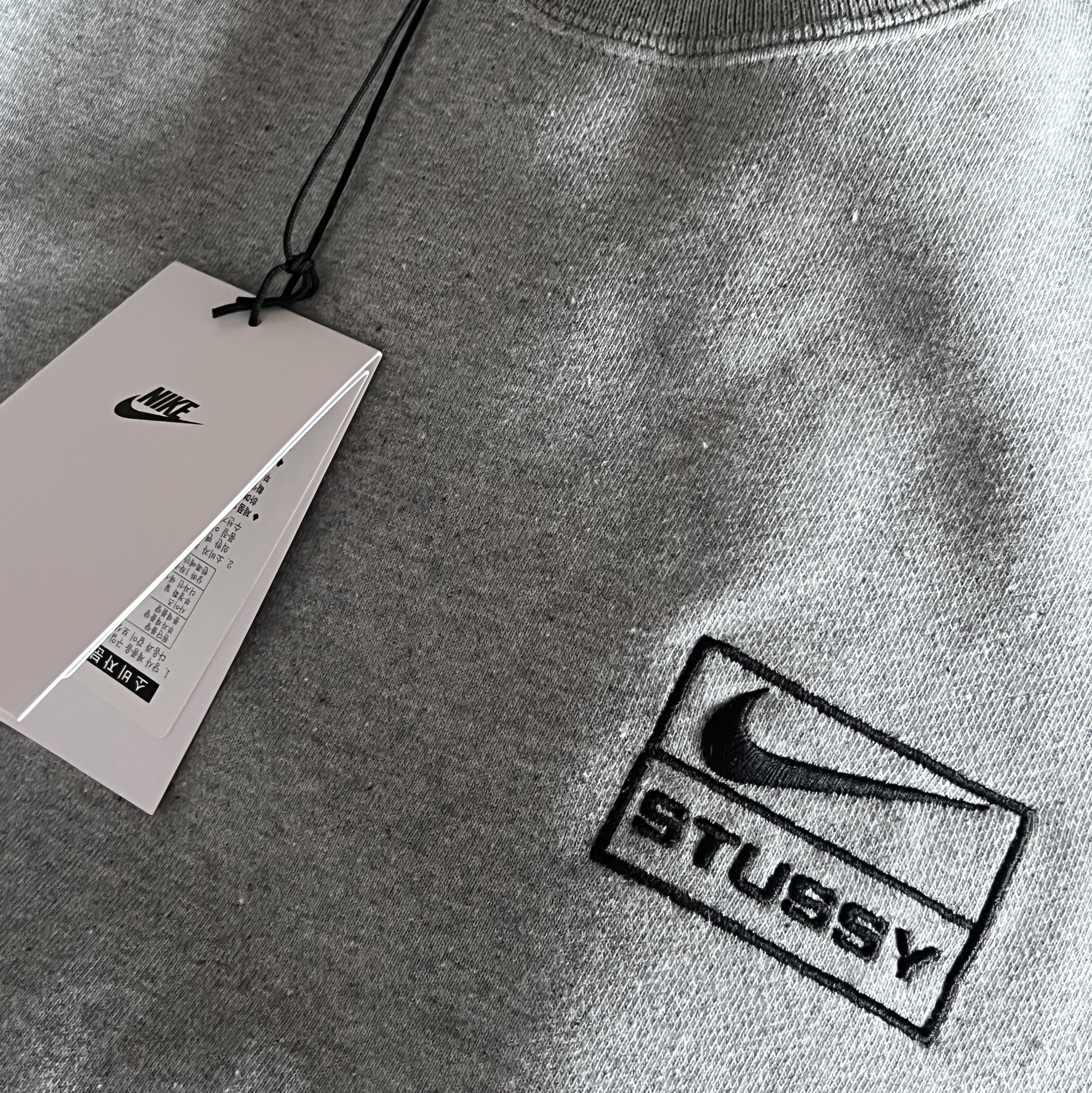 Nike x Stussy NRG Fleece Crewneck Dark Grey Heather (DO9337-063) 착용 스타일