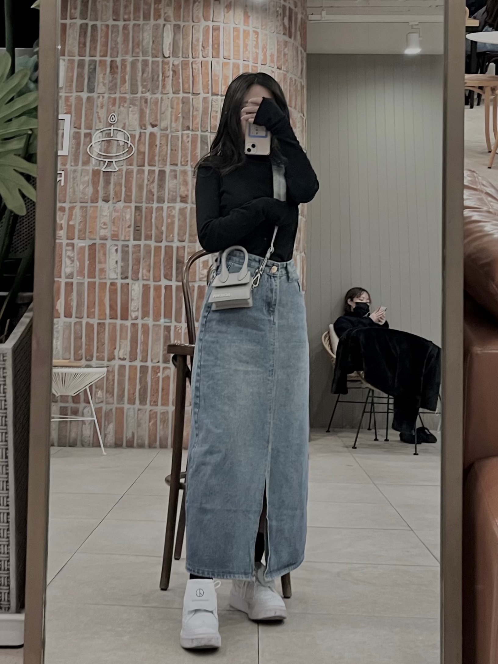 Nike x Peaceminusone Kwondo1 White, Jacquemus Le Chiquito Homme Mini Handbag Grey 착용 스타일