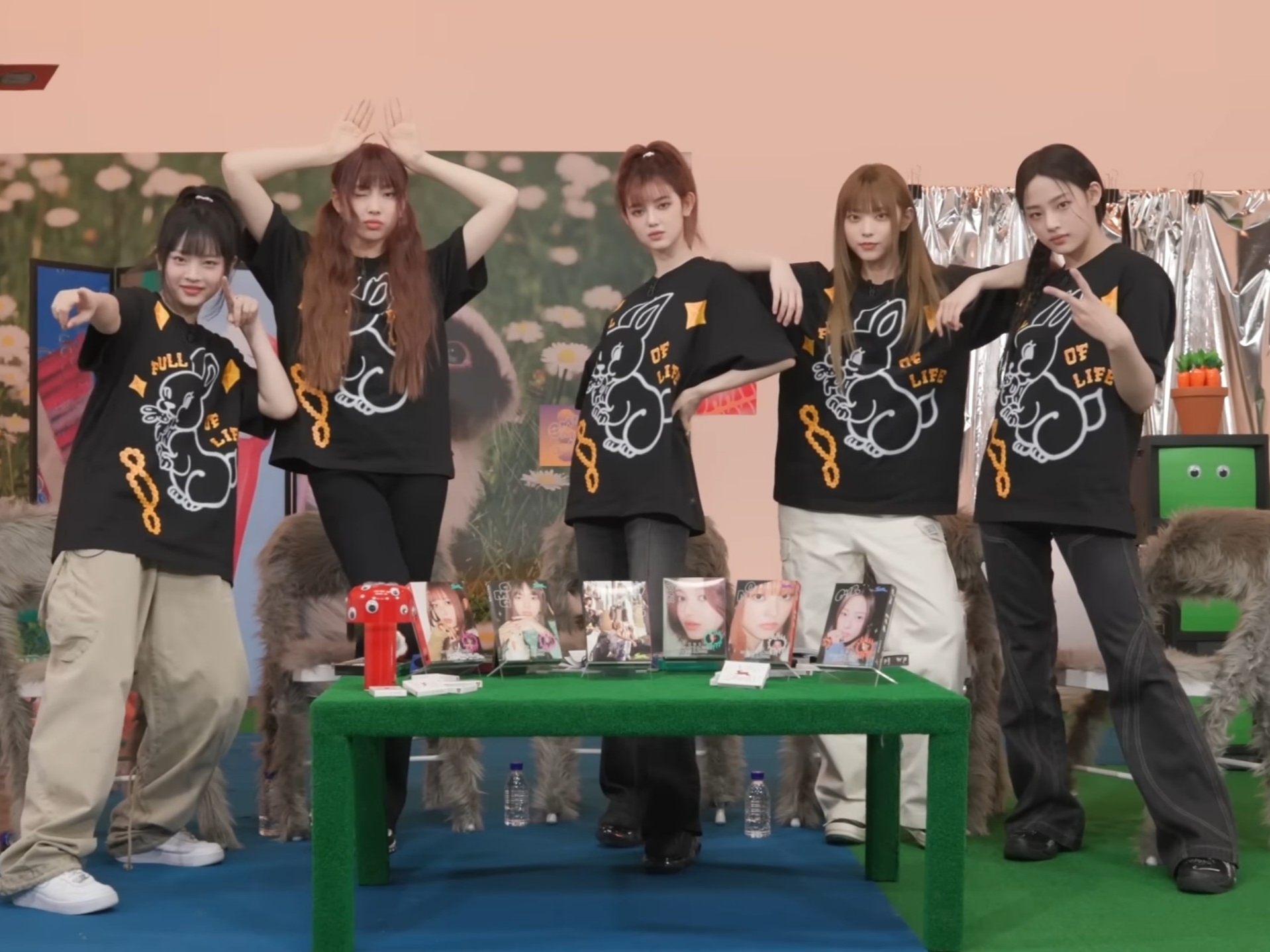 Open Yy Black Rabbit T-Shirt Black, Nike Air Force 1 '07 Low White 착용 스타일 - 1