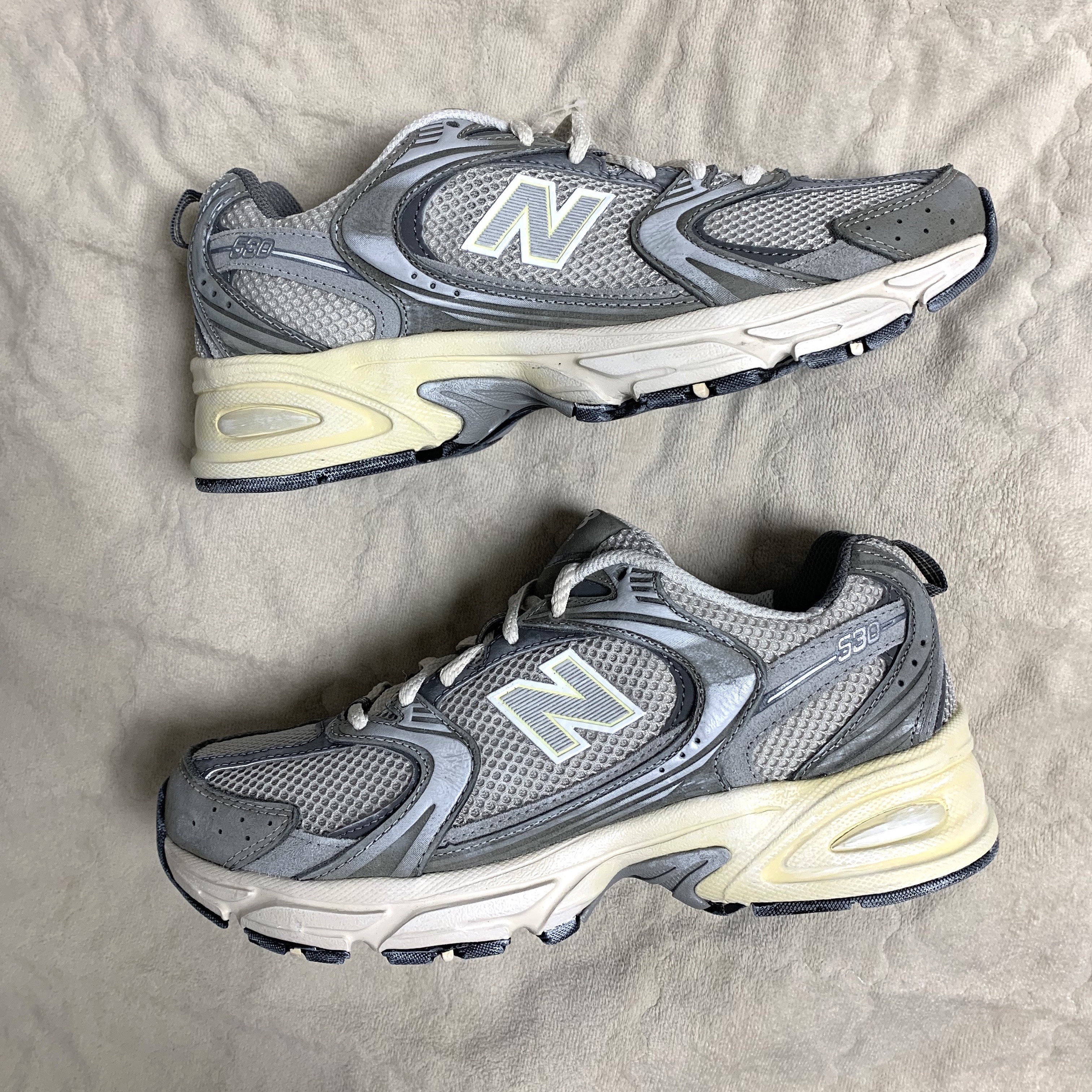 New Balance 530 Premium Vintage Grey Matter 착용 스타일 - 1