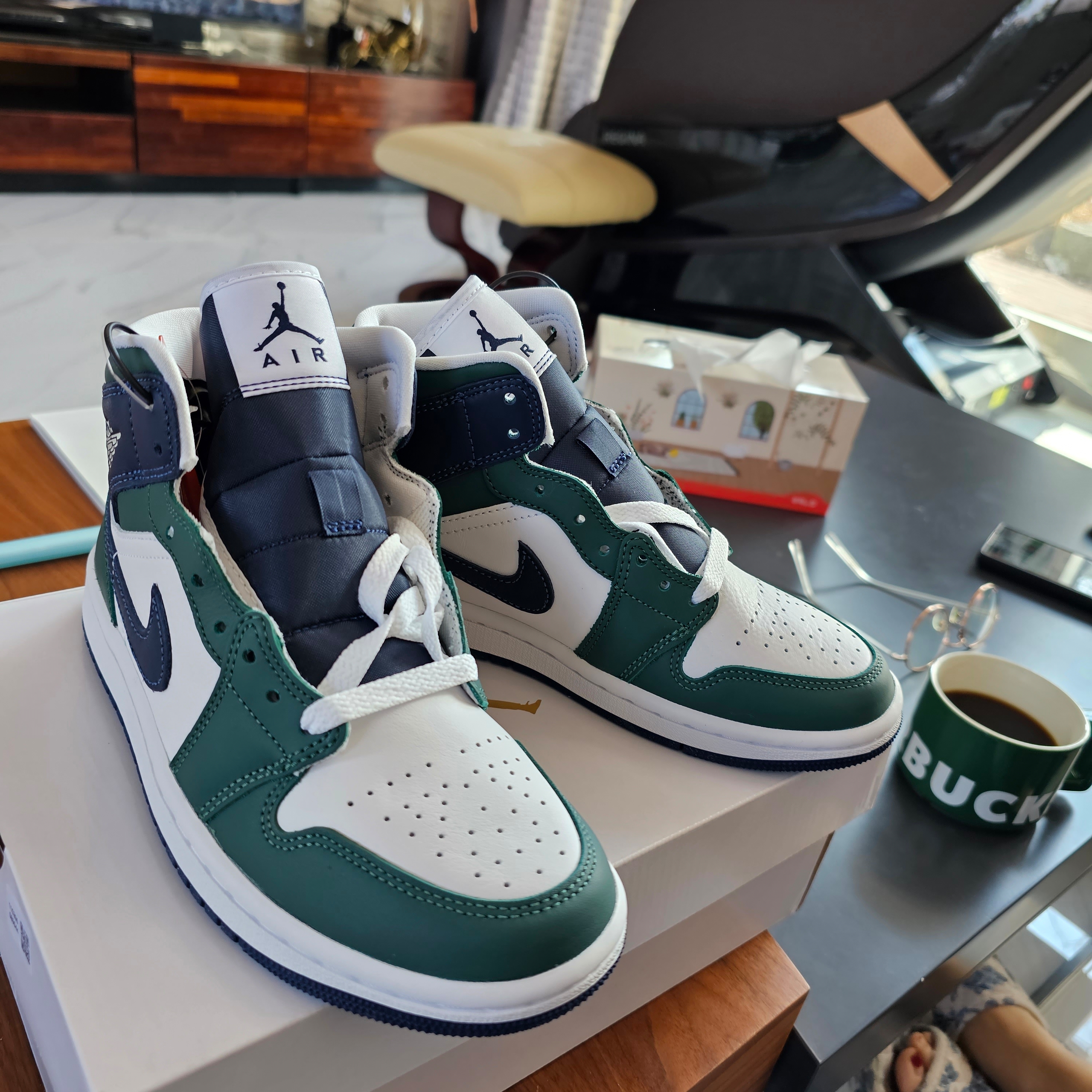 (W) Jordan 1 Mid SE Noble Green 착용 스타일