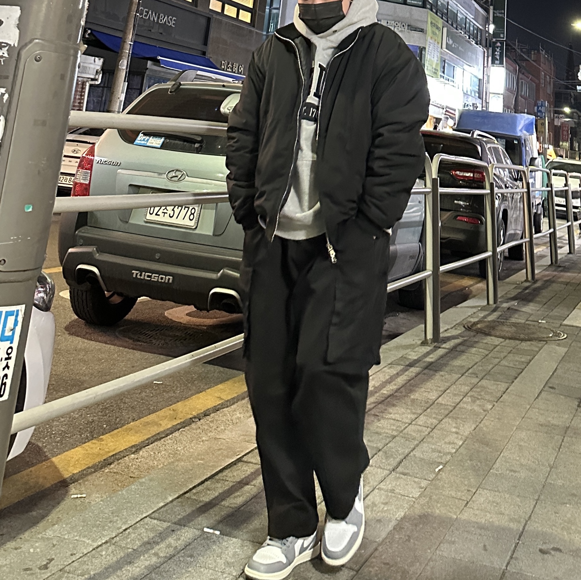 Jordan 1 Low Stealth and White 착용 스타일