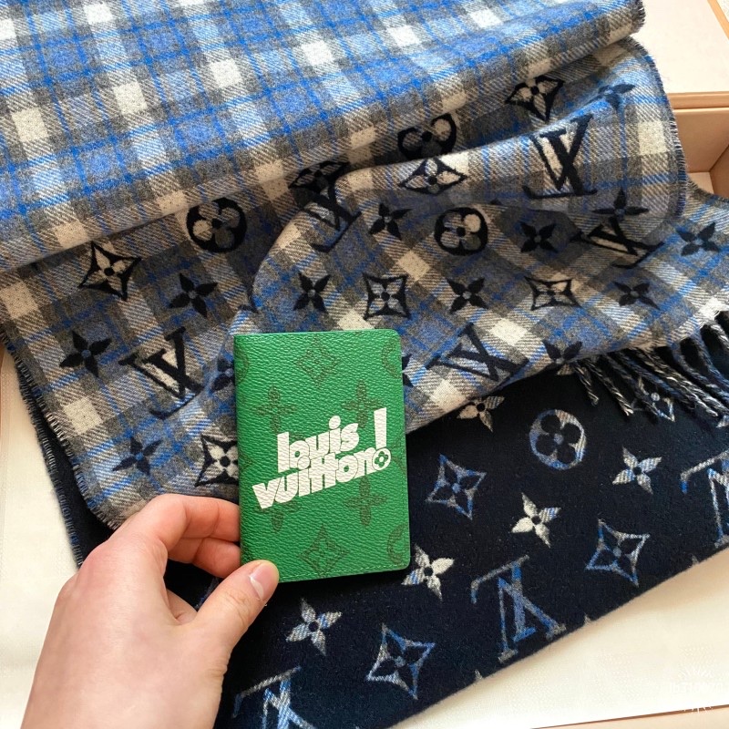 Louis Vuitton Monogram Gradient Tartan City Muffler Blue 착용 스타일 - 4