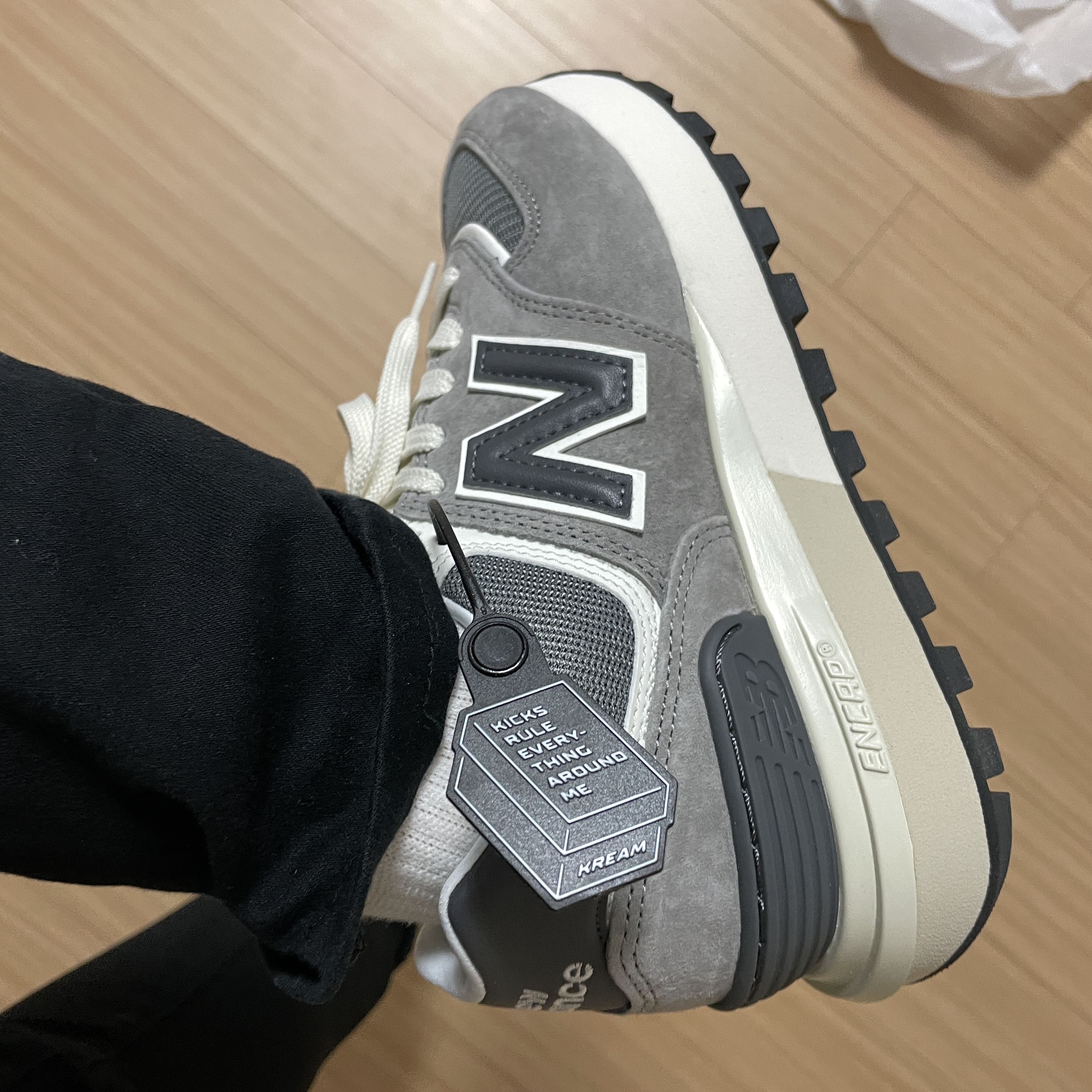 New Balance 574 Legacy Grey 착용 스타일 - 3