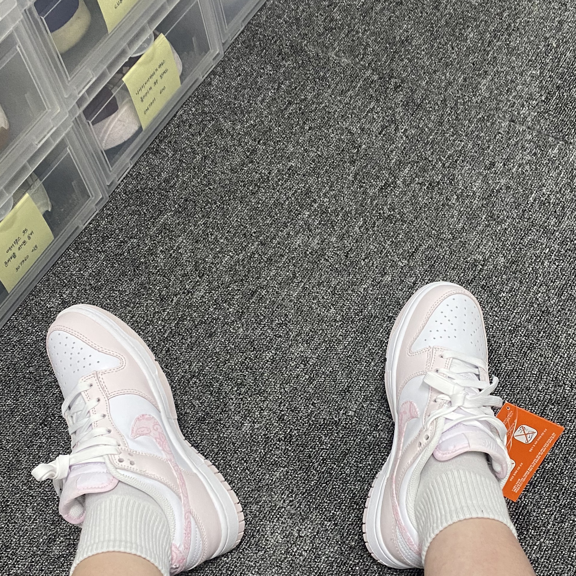 (W) Nike Dunk Low Pearl Pink 착용 스타일 - 2