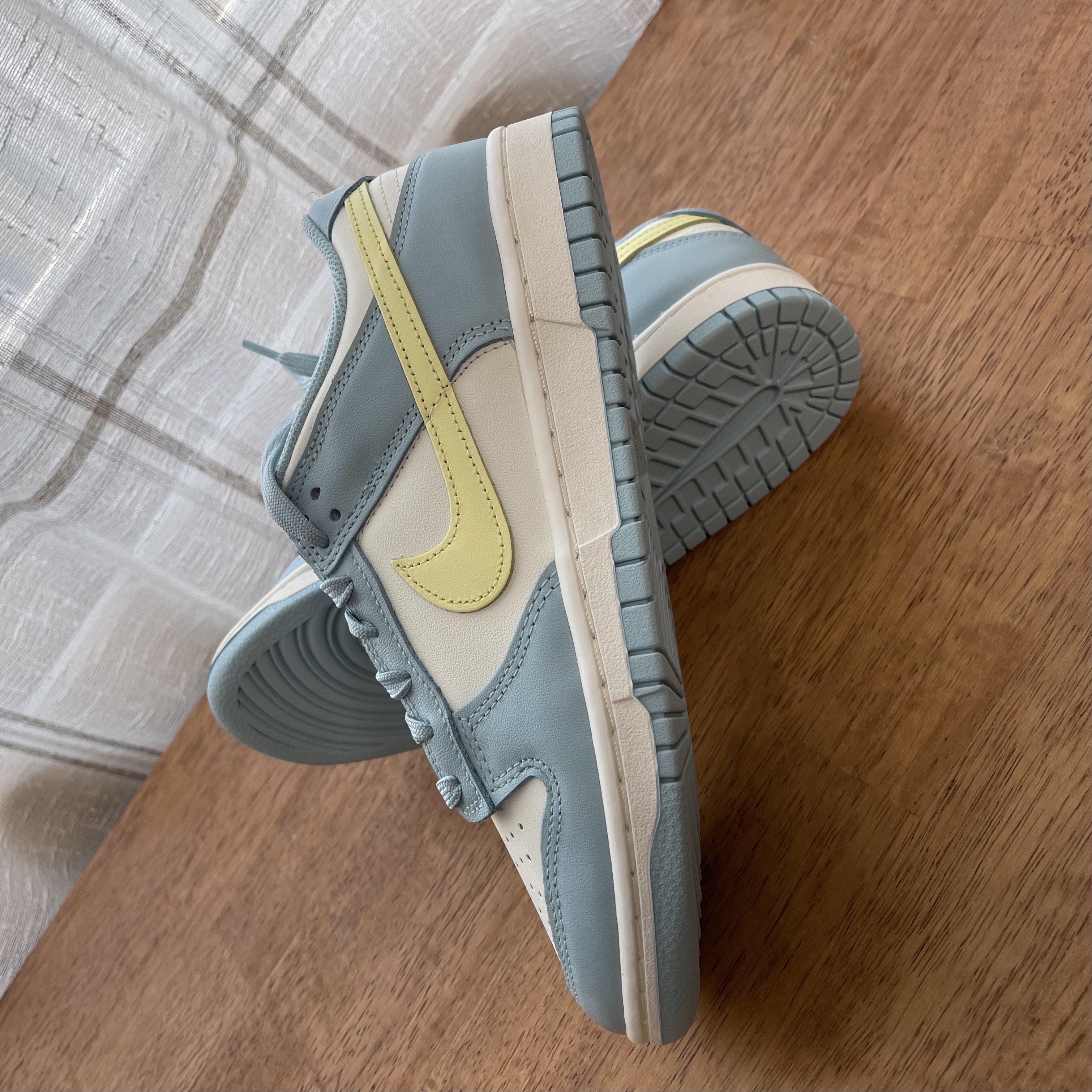 (W) Nike Dunk Low Sail Citron Tint, Nike Dunk Low Retro Grey Fog 착용 스타일 - 2
