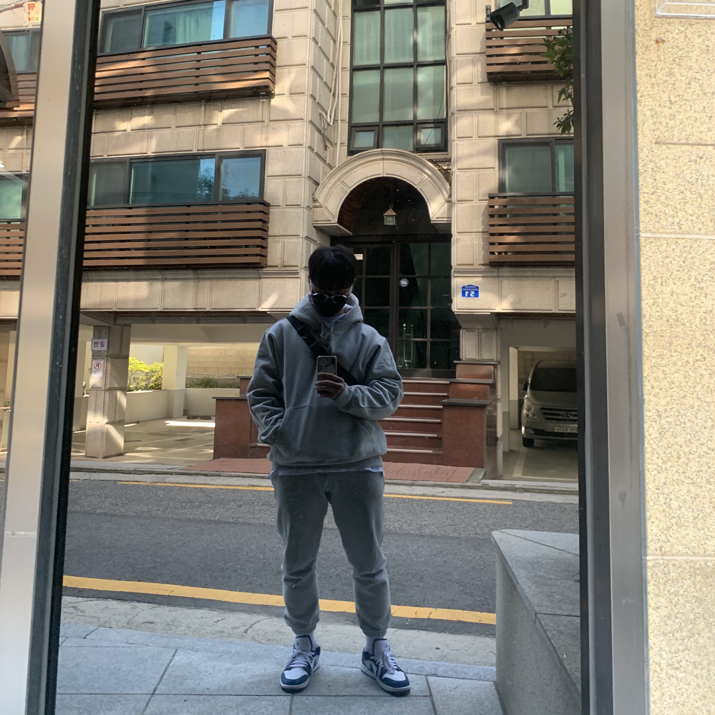 Nike x Drake Nocta Cardinal Stock Essential Hoodie Grey - US/EU, Nike x Kasina Tech Hip Pack Won-Ang Light Bone 착용 스타일