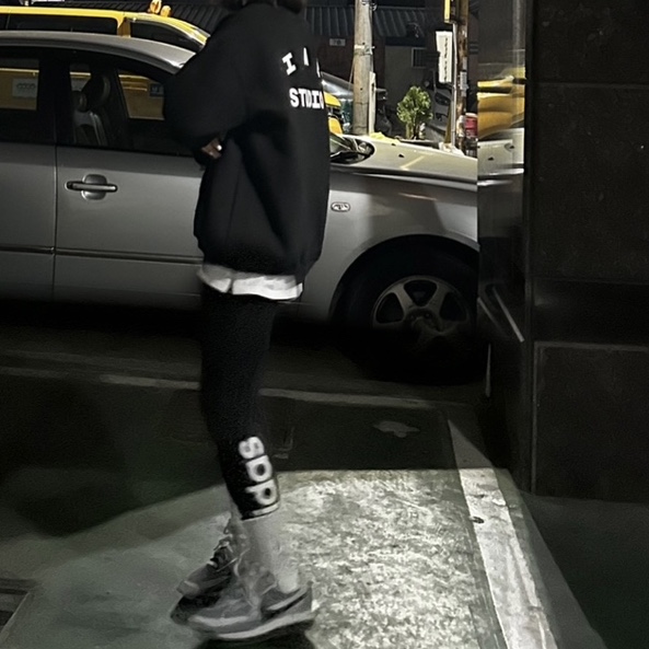 IAB Studio Half Zip-Up Black White, Nike x Sacai x Clot LDWaffle Cool Grey 착용 스타일