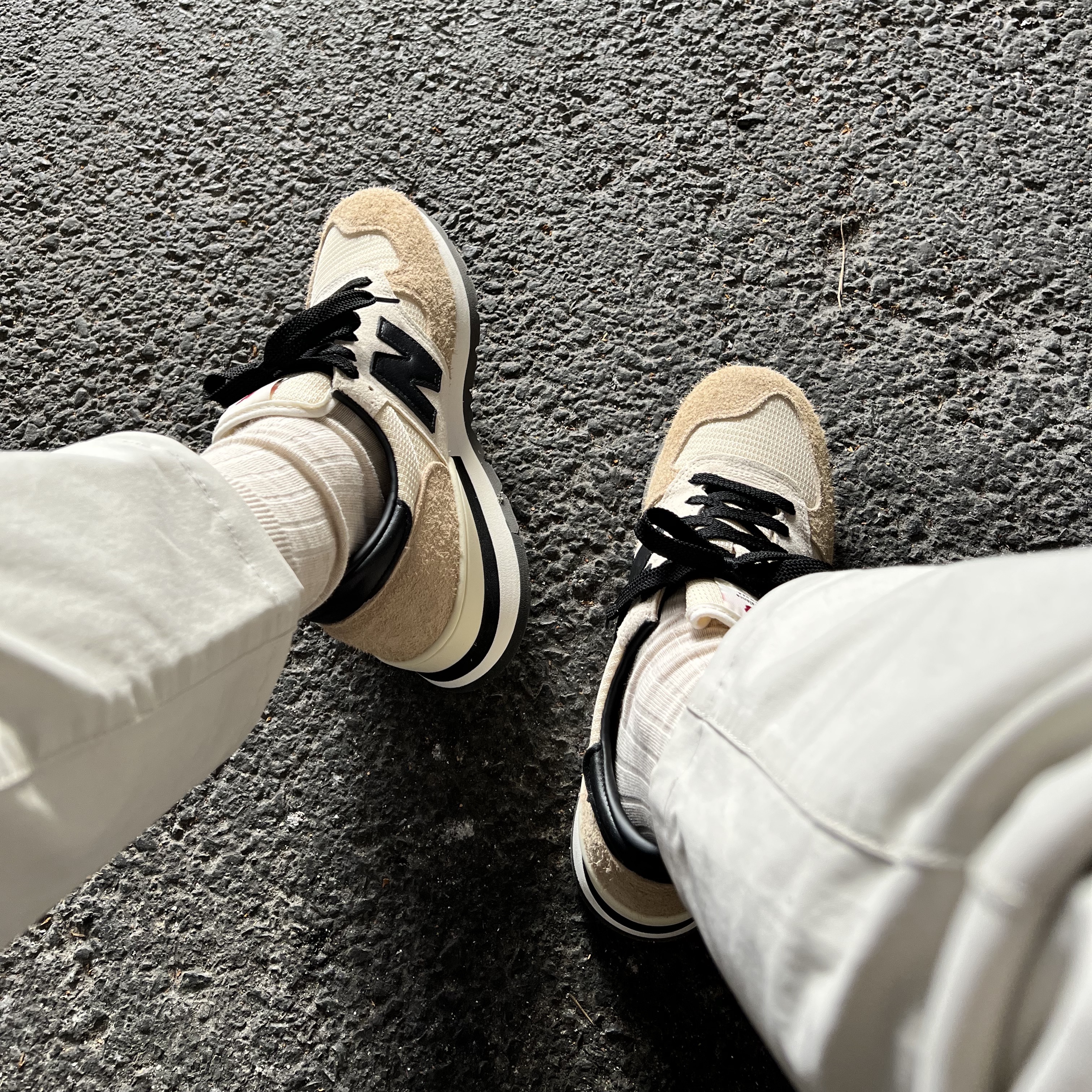 New Balance 990v1 Made in USA Incense Macadamia Nut 착용 스타일