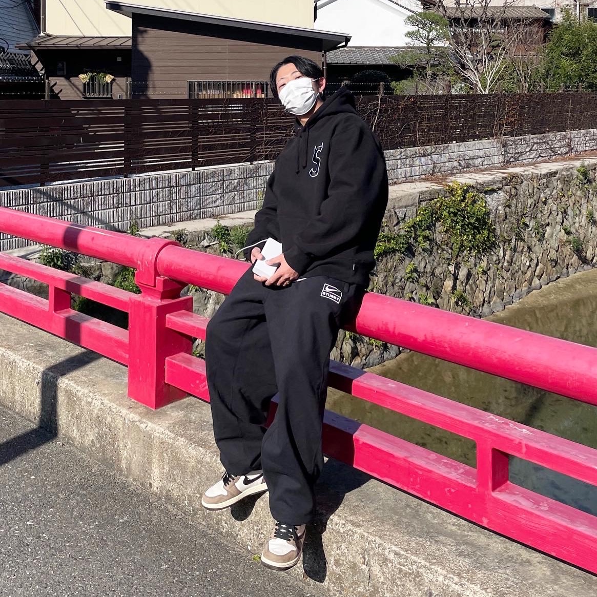Supreme S Logo Hooded Sweatshirt Black - 22FW, Nike x Stussy NRG RA Washed Fleece Pants Black (DN4030-010) 착용 스타일 - 2