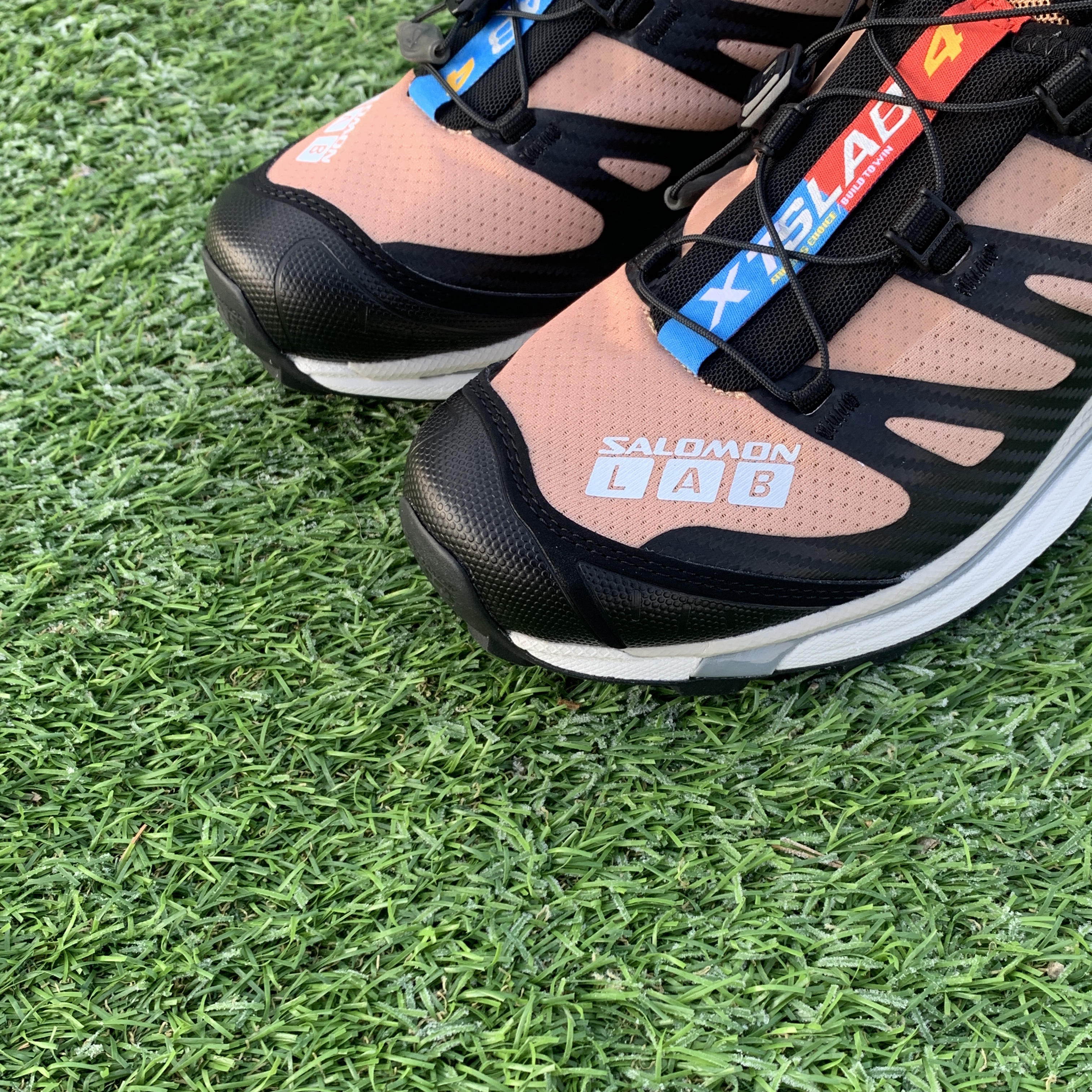 Salomon XT-4 Tobacco Brown 착용 스타일 - 2