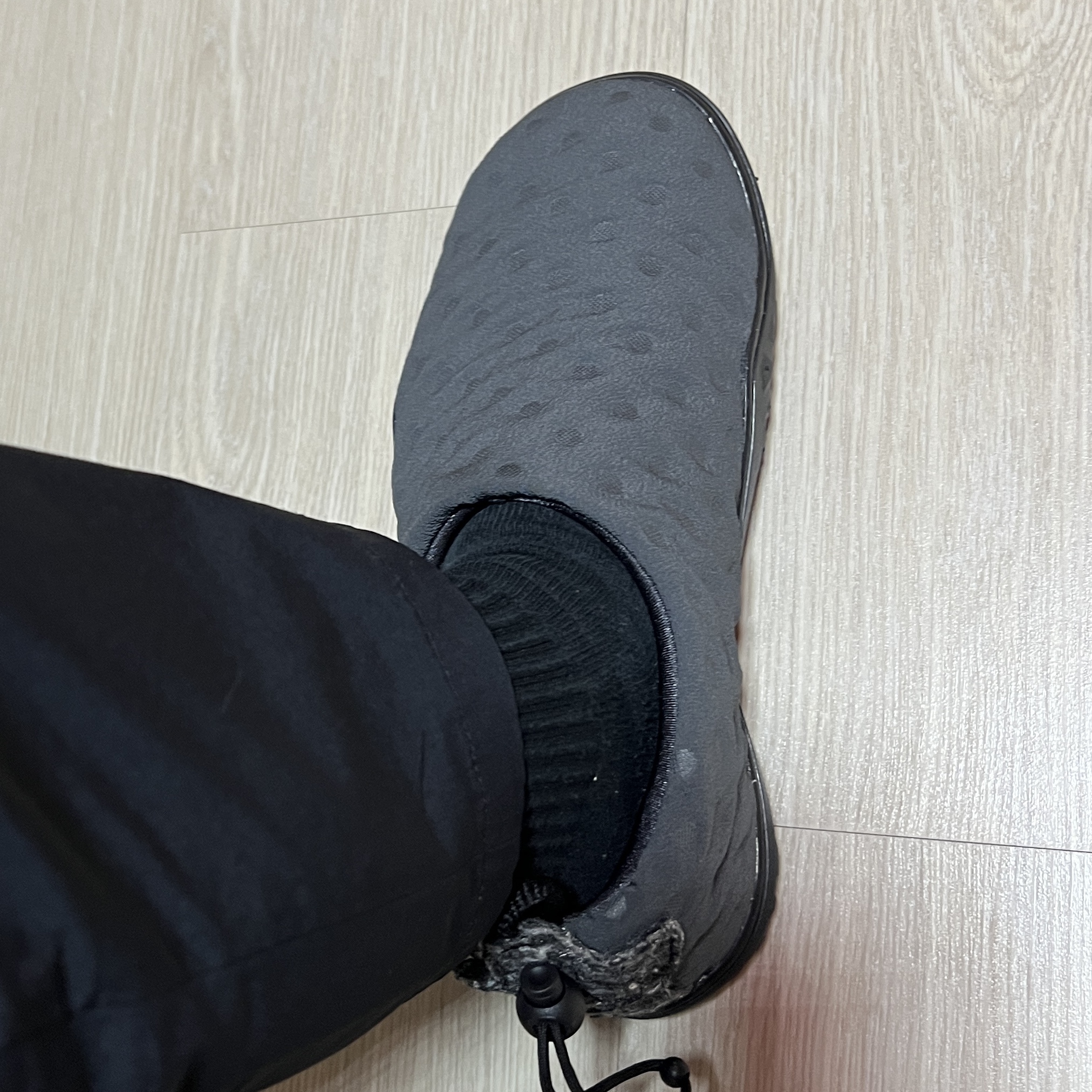 Nike ACG Moc Anthracite 착용 스타일 - 2