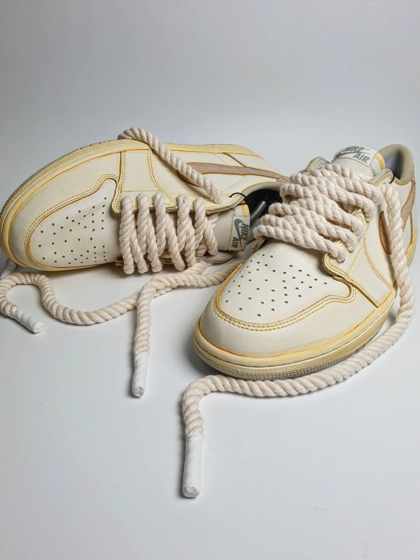 Jordan 1 Low OG Neutral Grey 착용 스타일 - 1