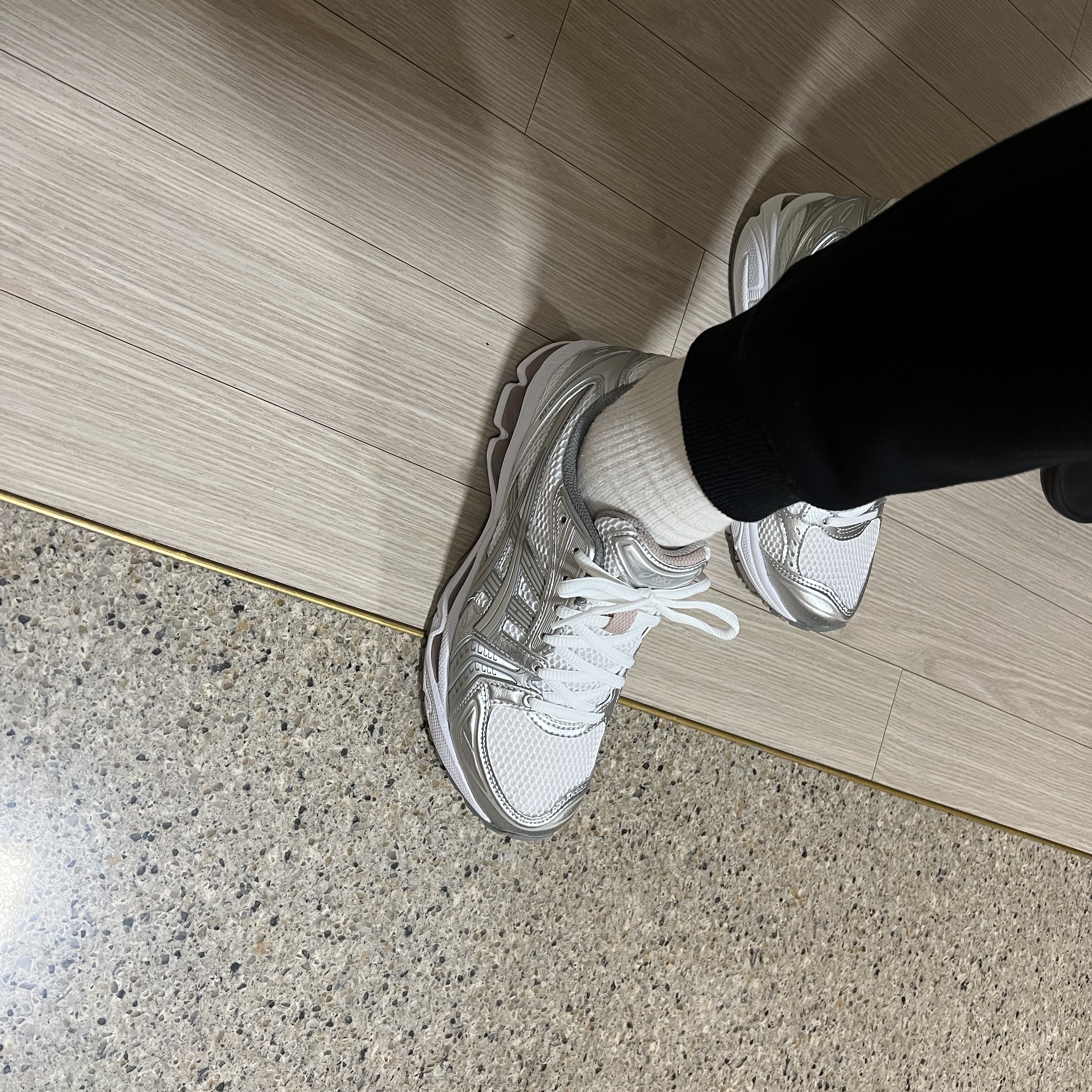 (W) Asics Gel-Kayano 14 White Moonrock 착용 스타일 - 1